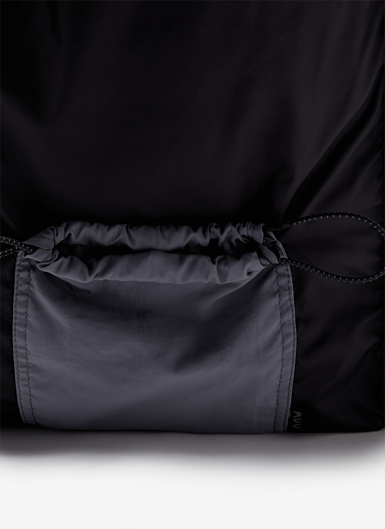 Bolsa de asas y bolsillo en nylon image number 2