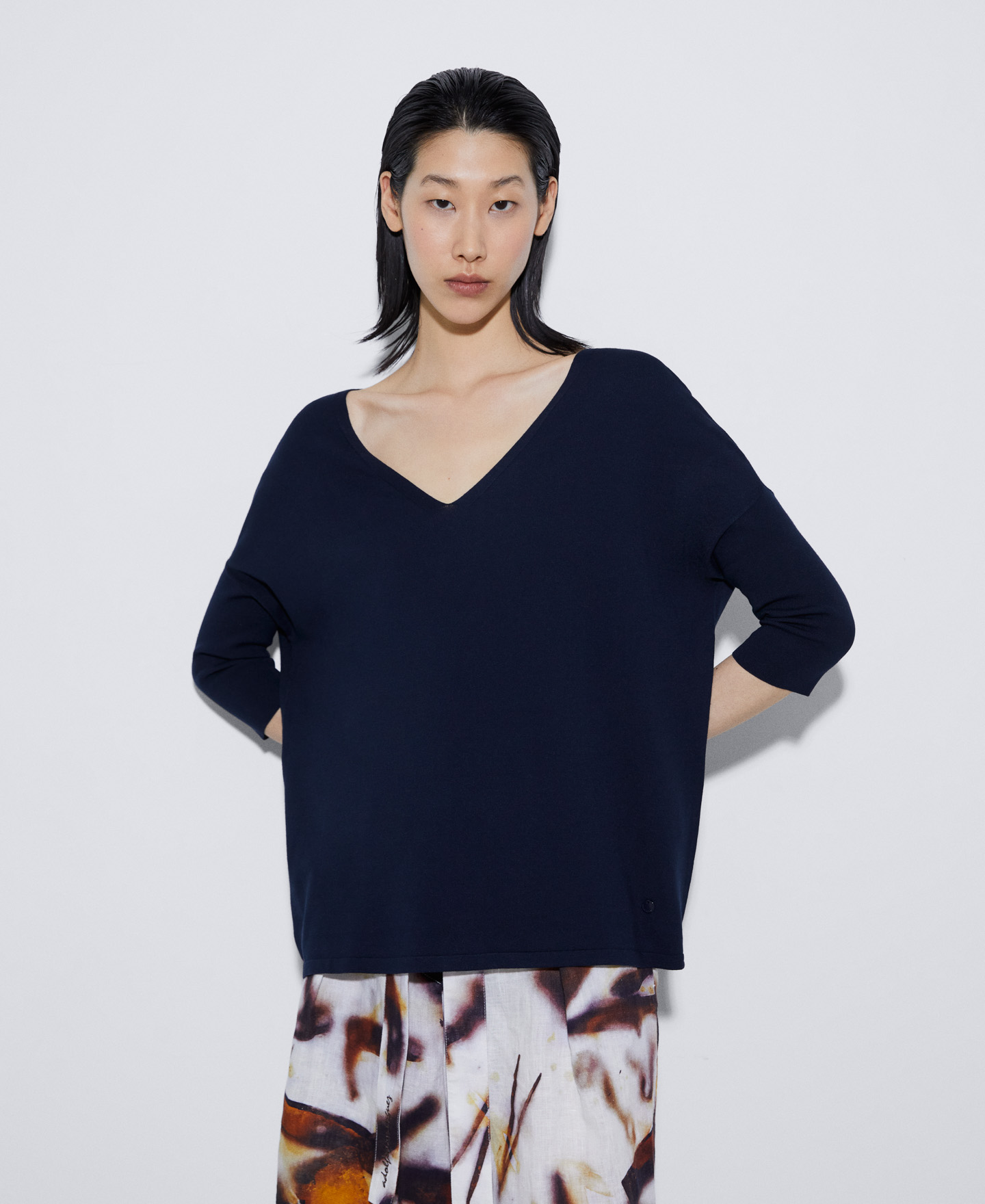V-neck sweater in viscose image number 0