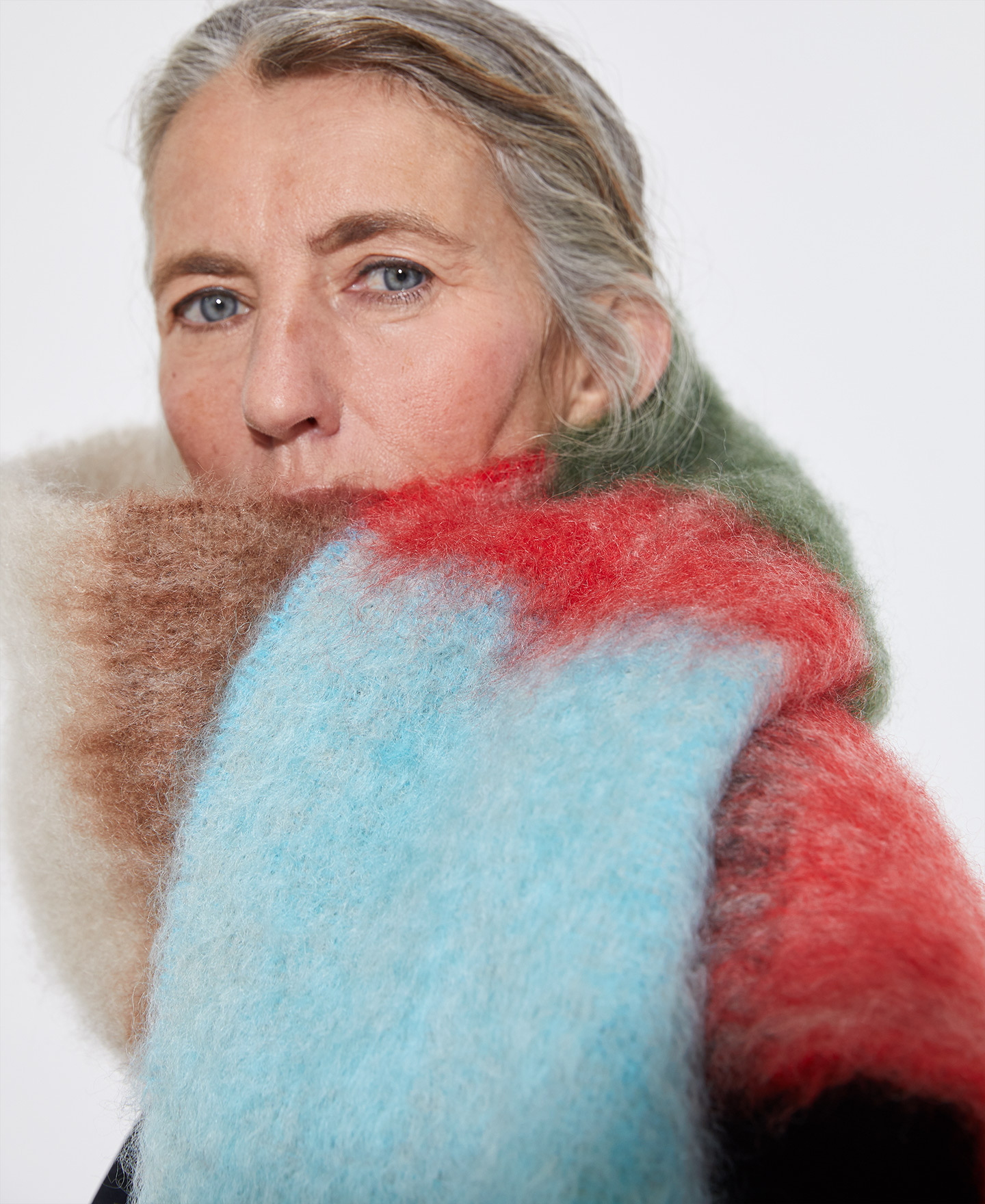 Bufanda artesana estrecha en mohair image number 3