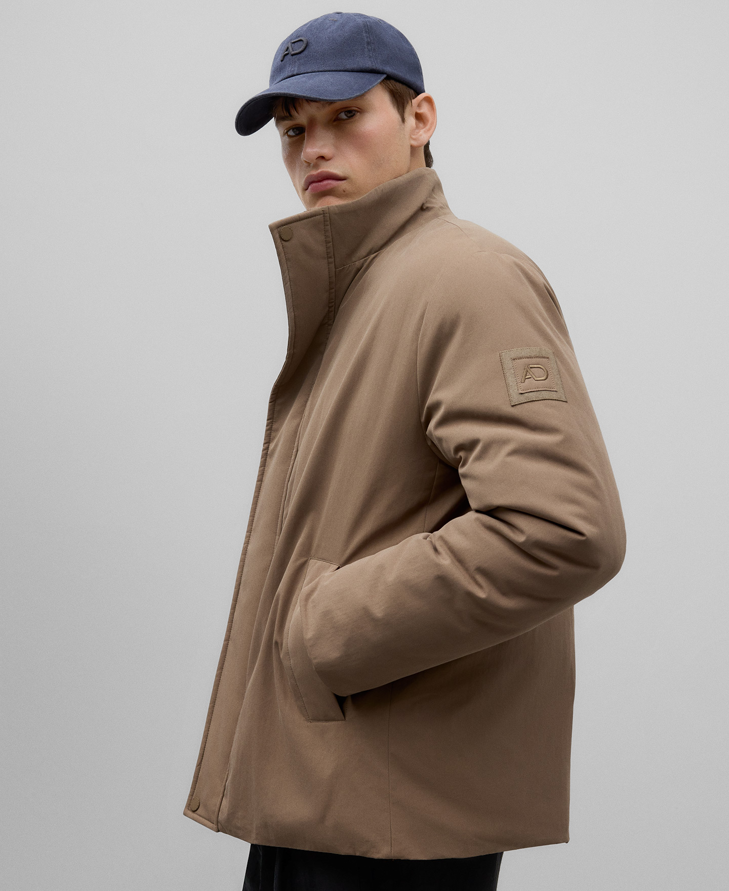 Short padded jacket man image number 3
