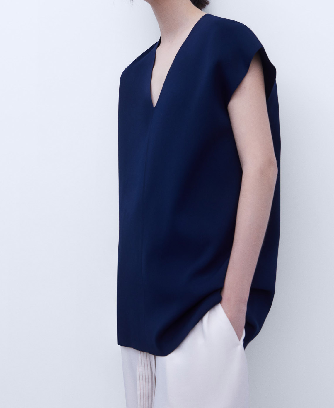 Knitted V-neckline waistcoat image number 0