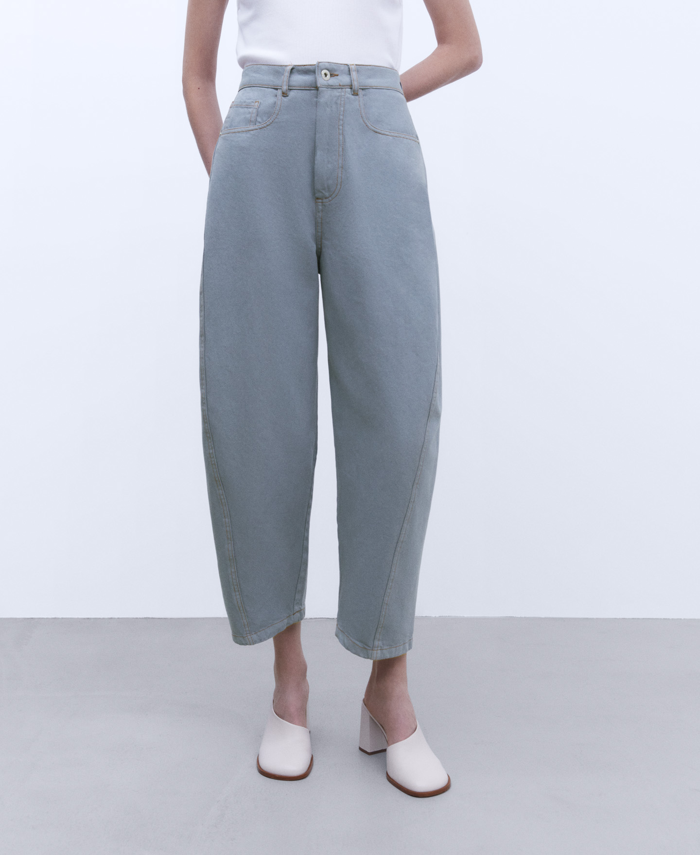 Cotton banana fit jeans image number 0