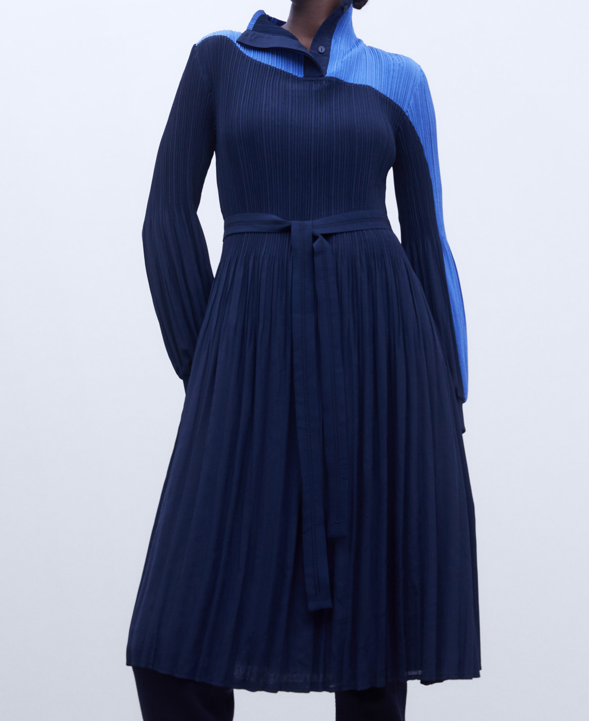 Bicolor crinkle dress image number 0
