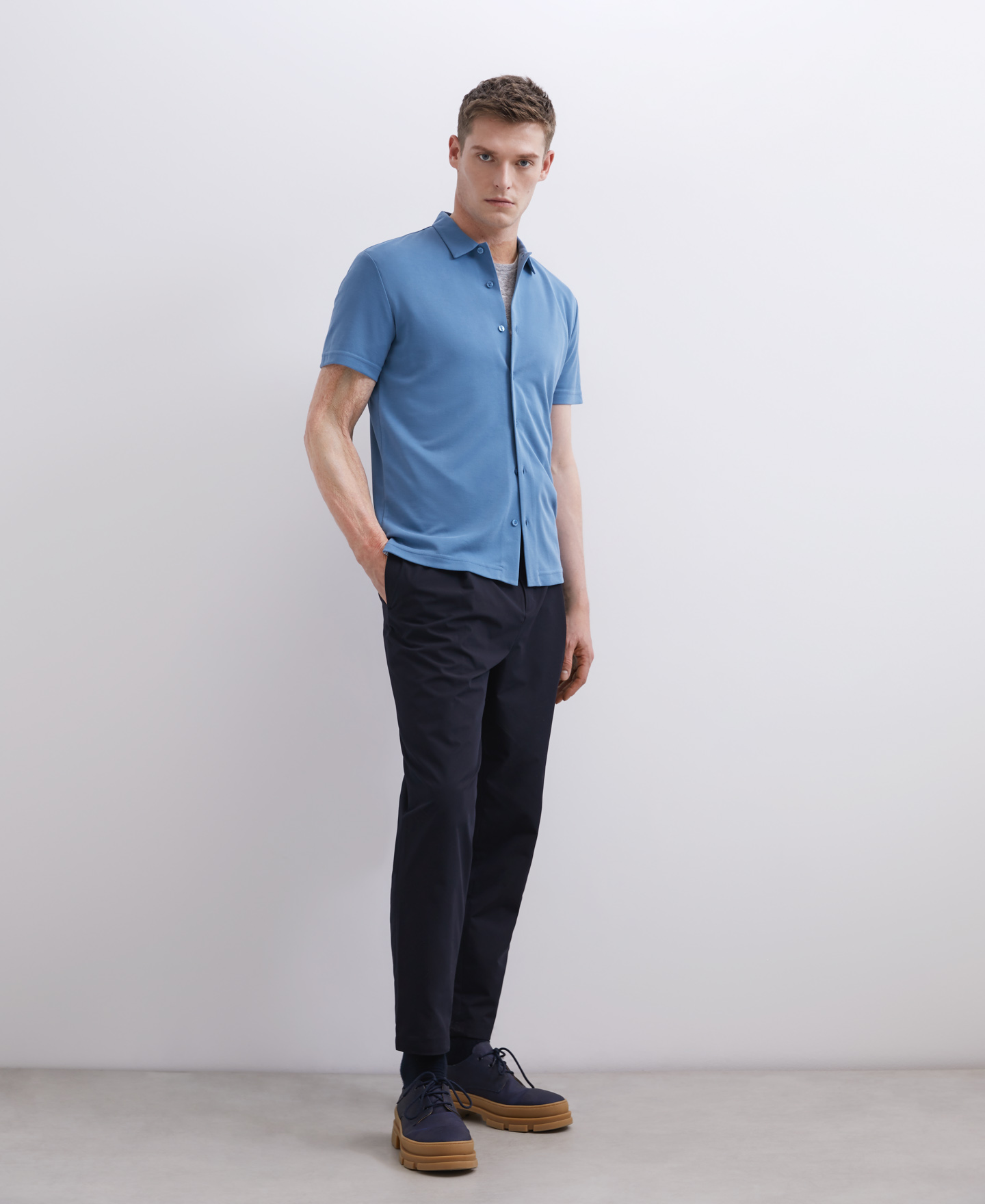 Polo con botones en modal image number 3