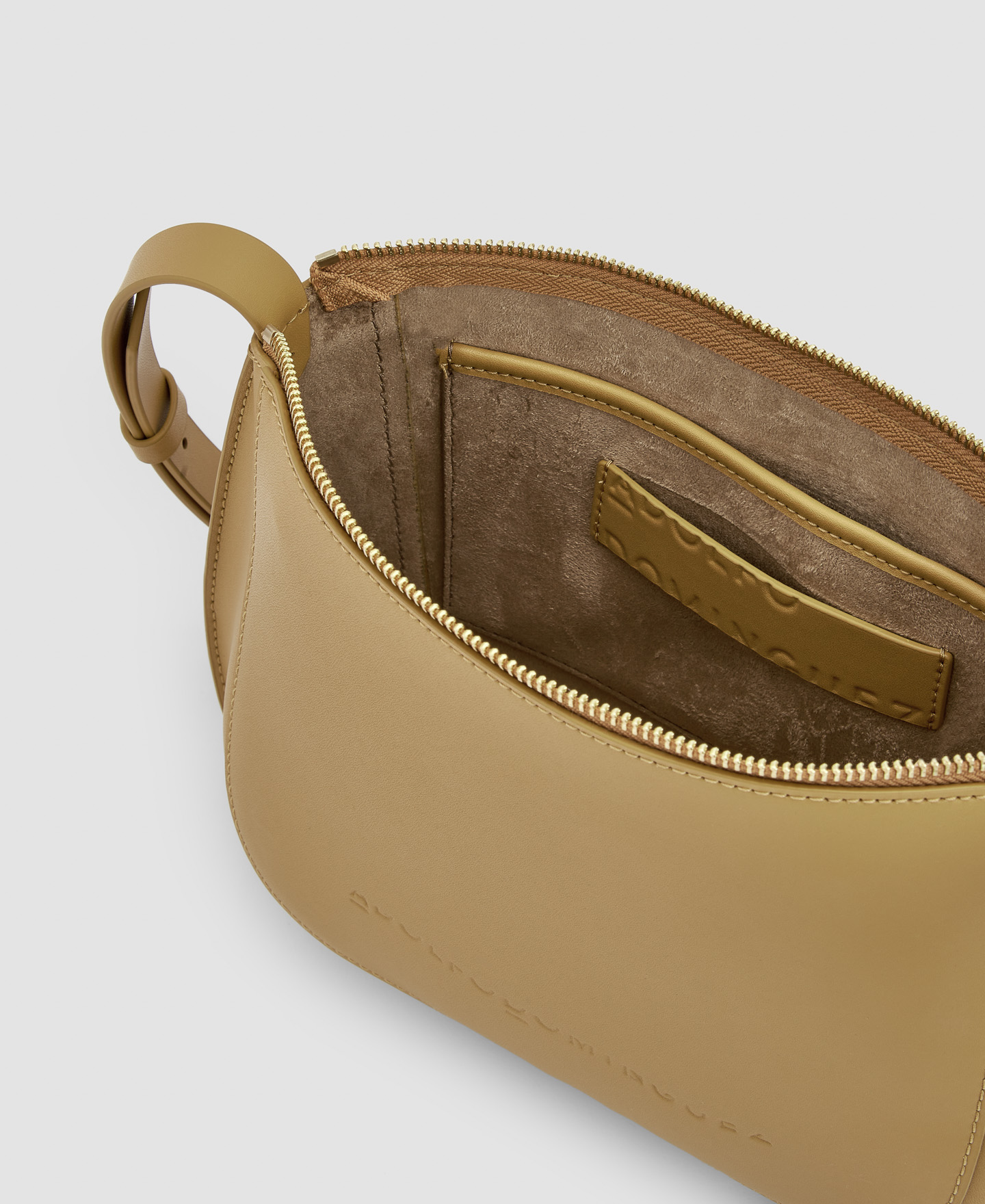Bandolera en piel vaqueta responsable image number 2