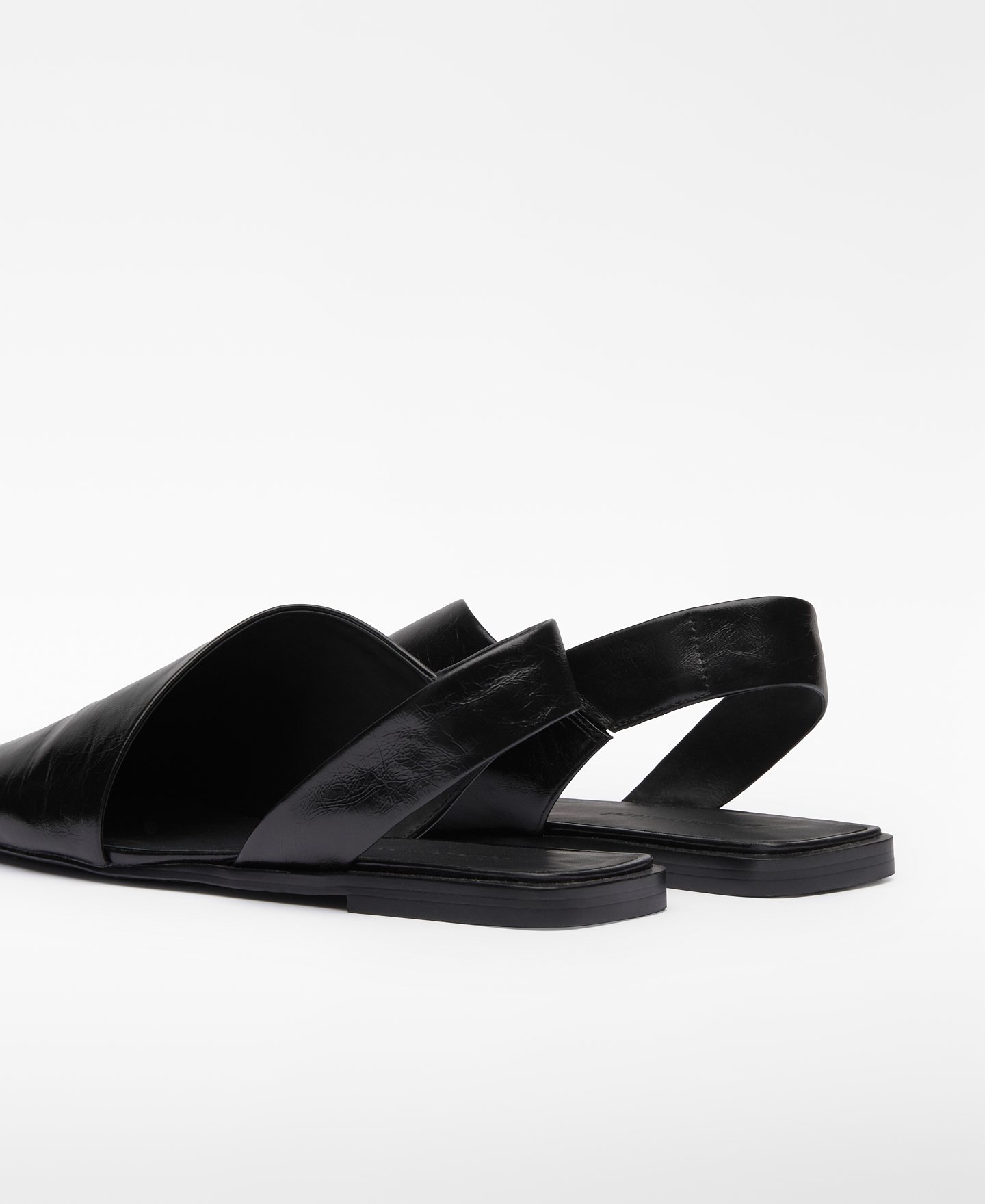 Mules asim&eacute;tricos piel image number 2