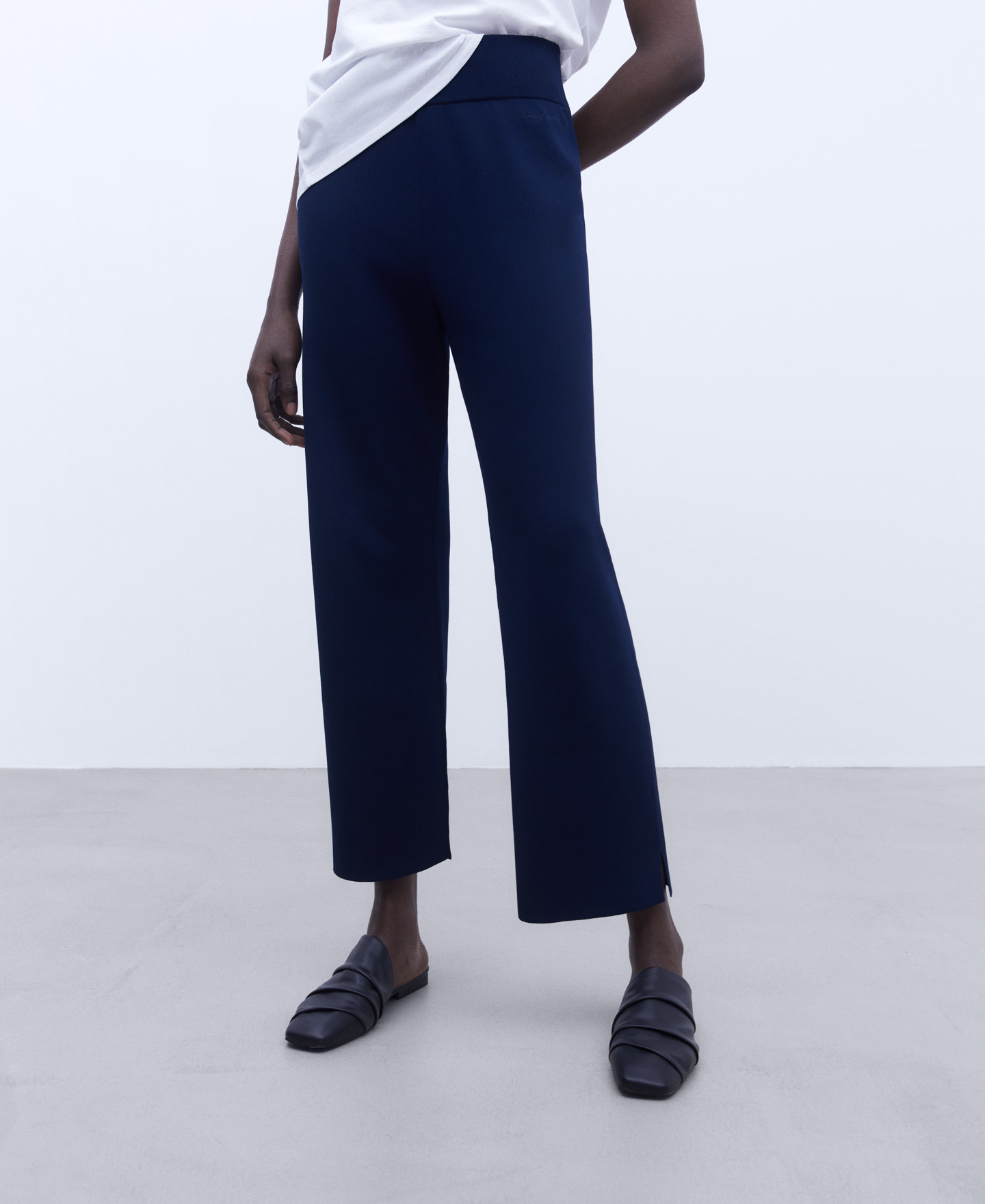 Straight knitted trousers image number 0