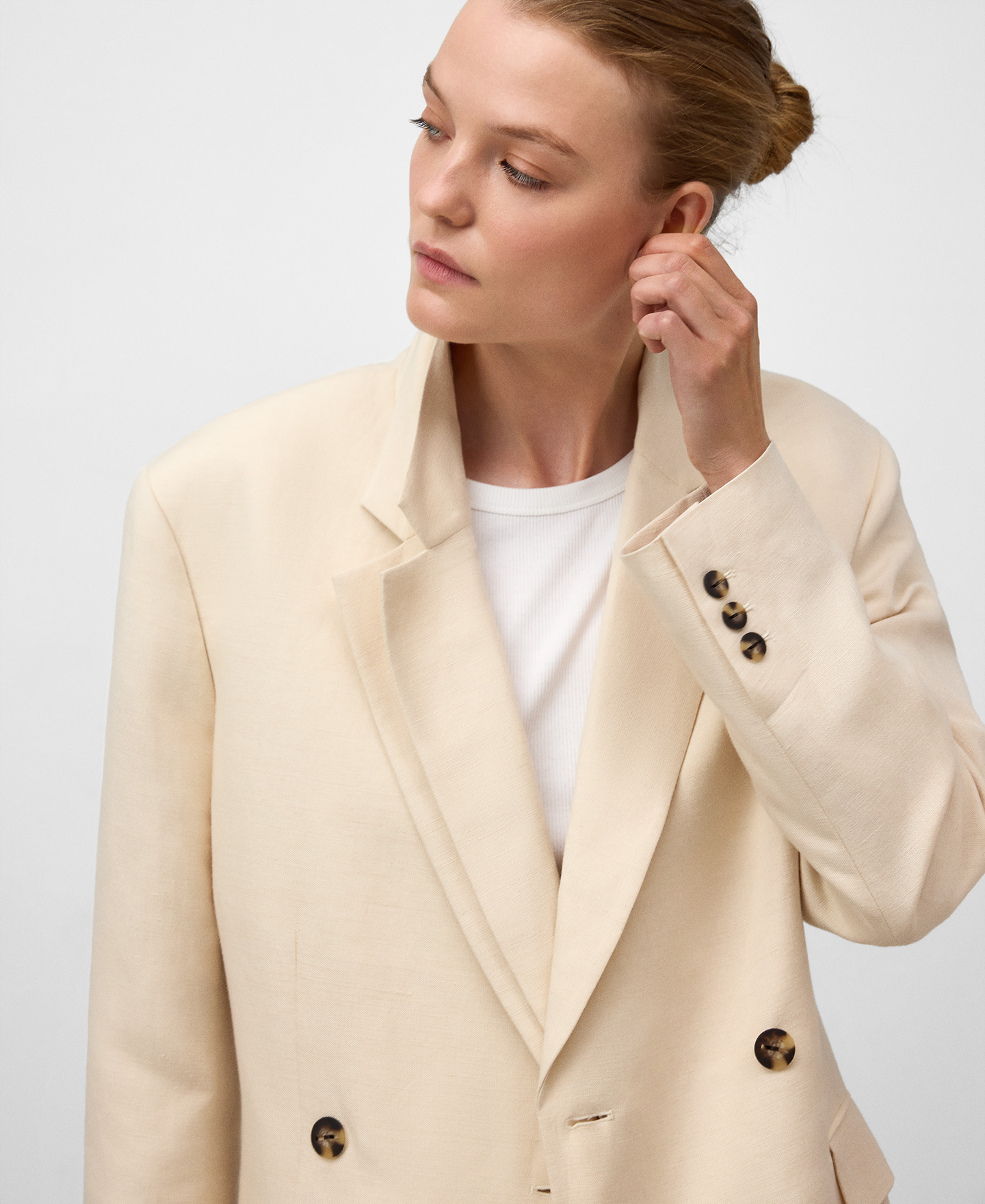Double lapel blazer with belt woman image number 3