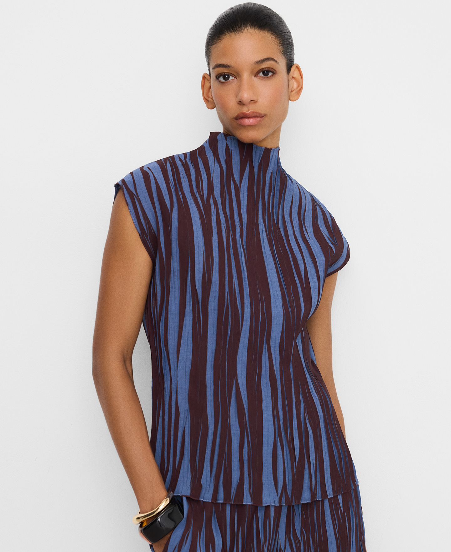 Two-tone irregular pleated top image number 0