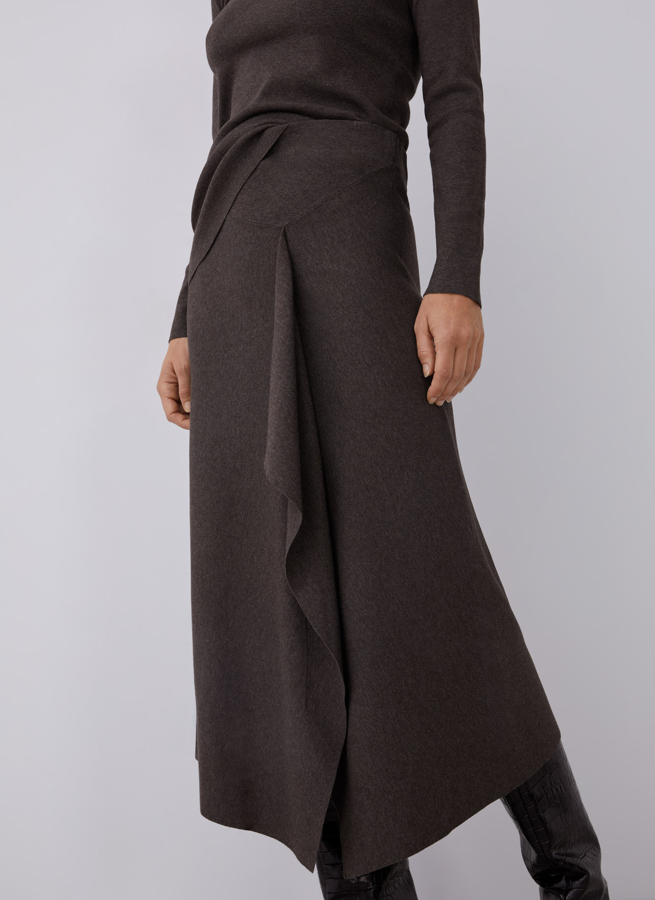 Thick stretch-knit skirt with godet image number 0