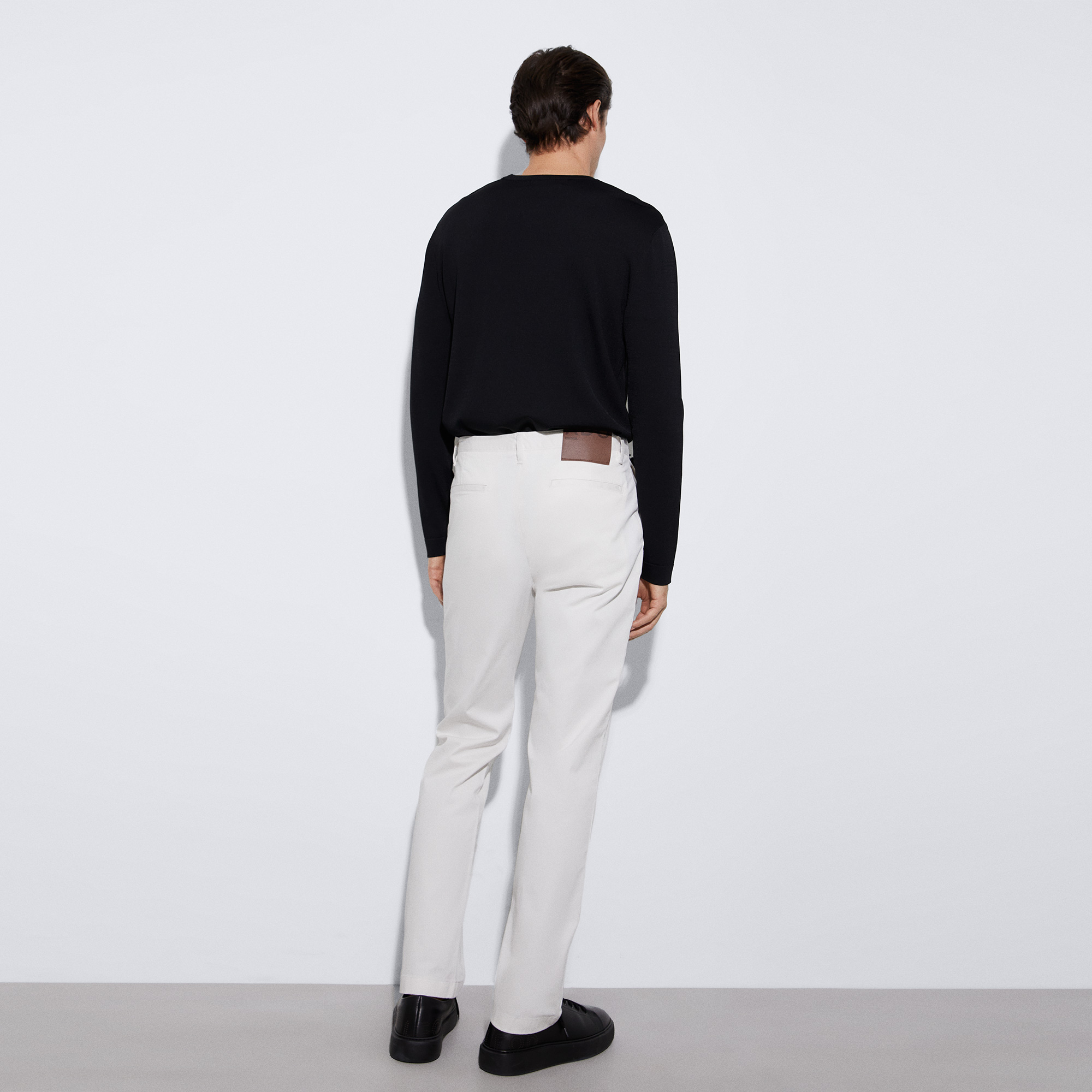 Pantalón chino en algodón responsable image number 2