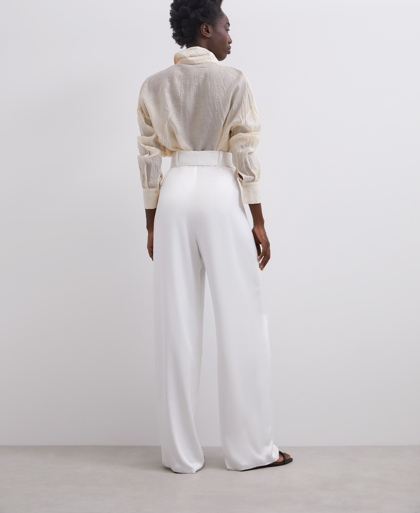 Pantalón blanco corte recto image number 2