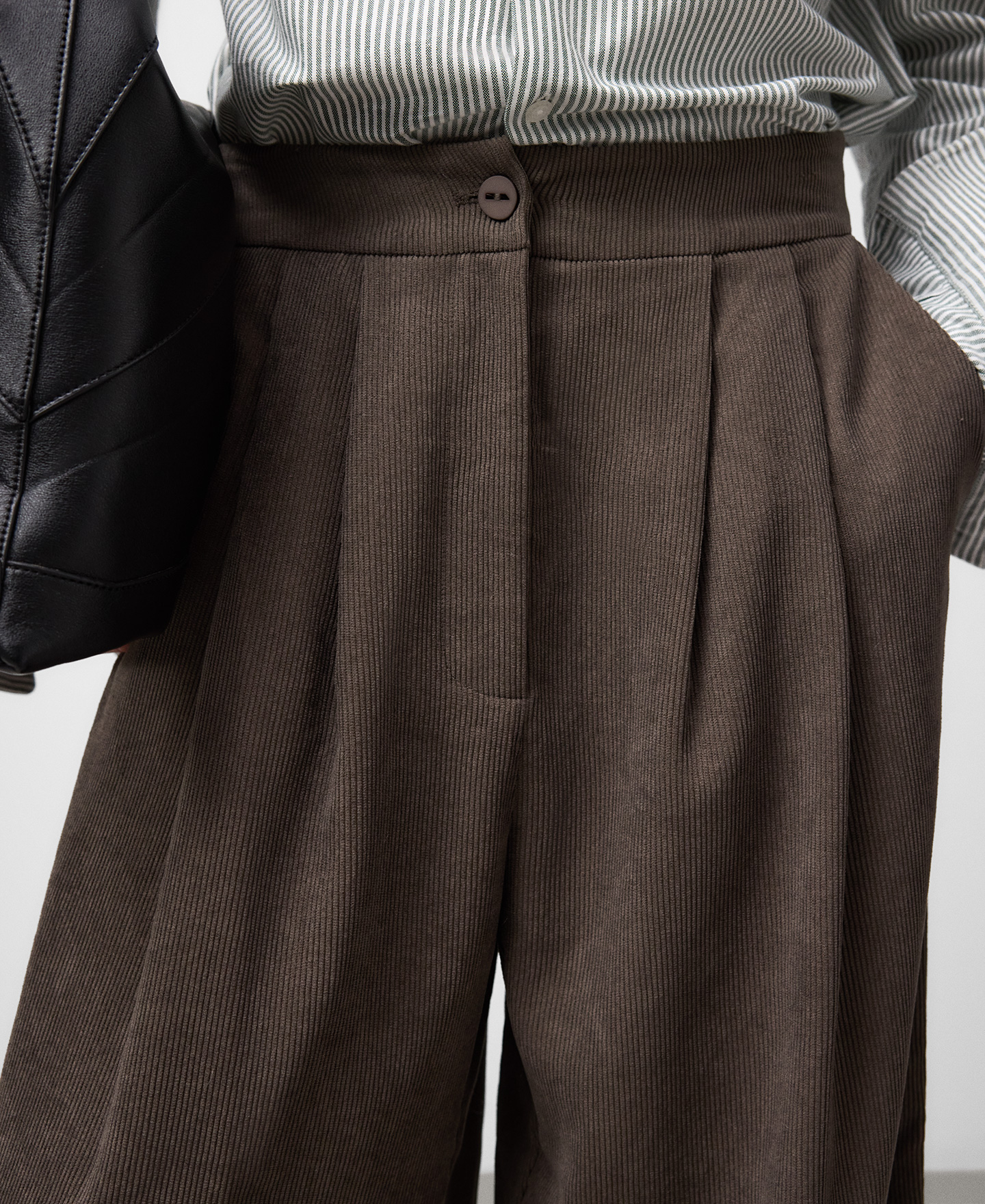 Corduroy wide-leg trousers woman image number 3