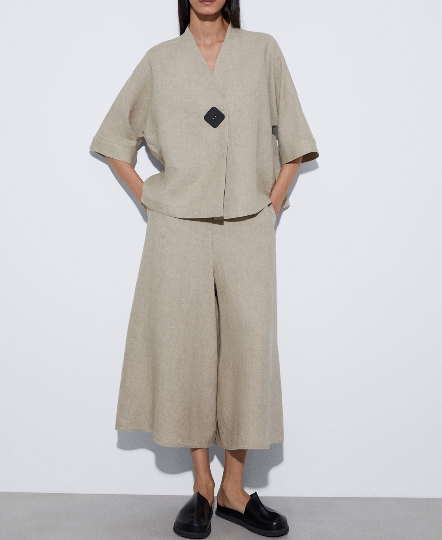 European responsible linen shirt image number 1