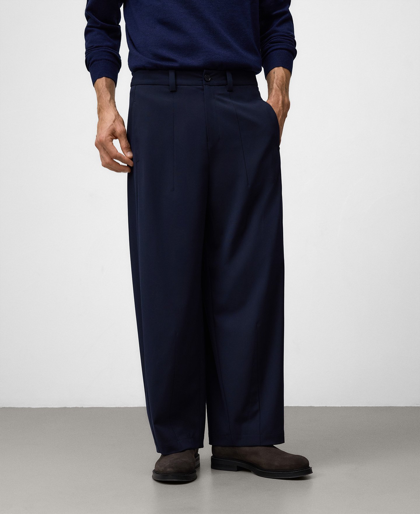 Barrel fit trousers man image number 0