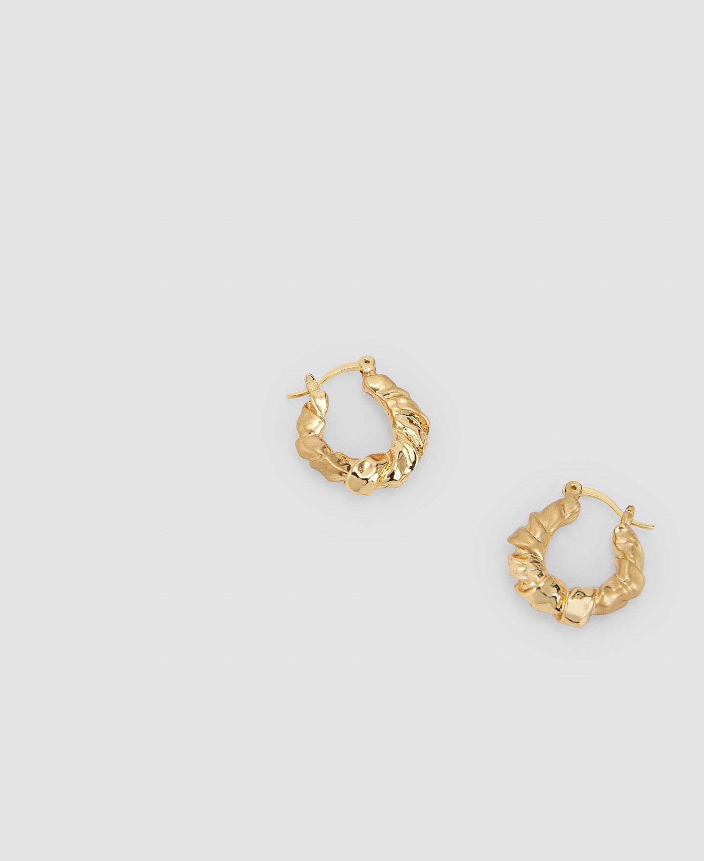Zinc and resin lacquered earring image number 2