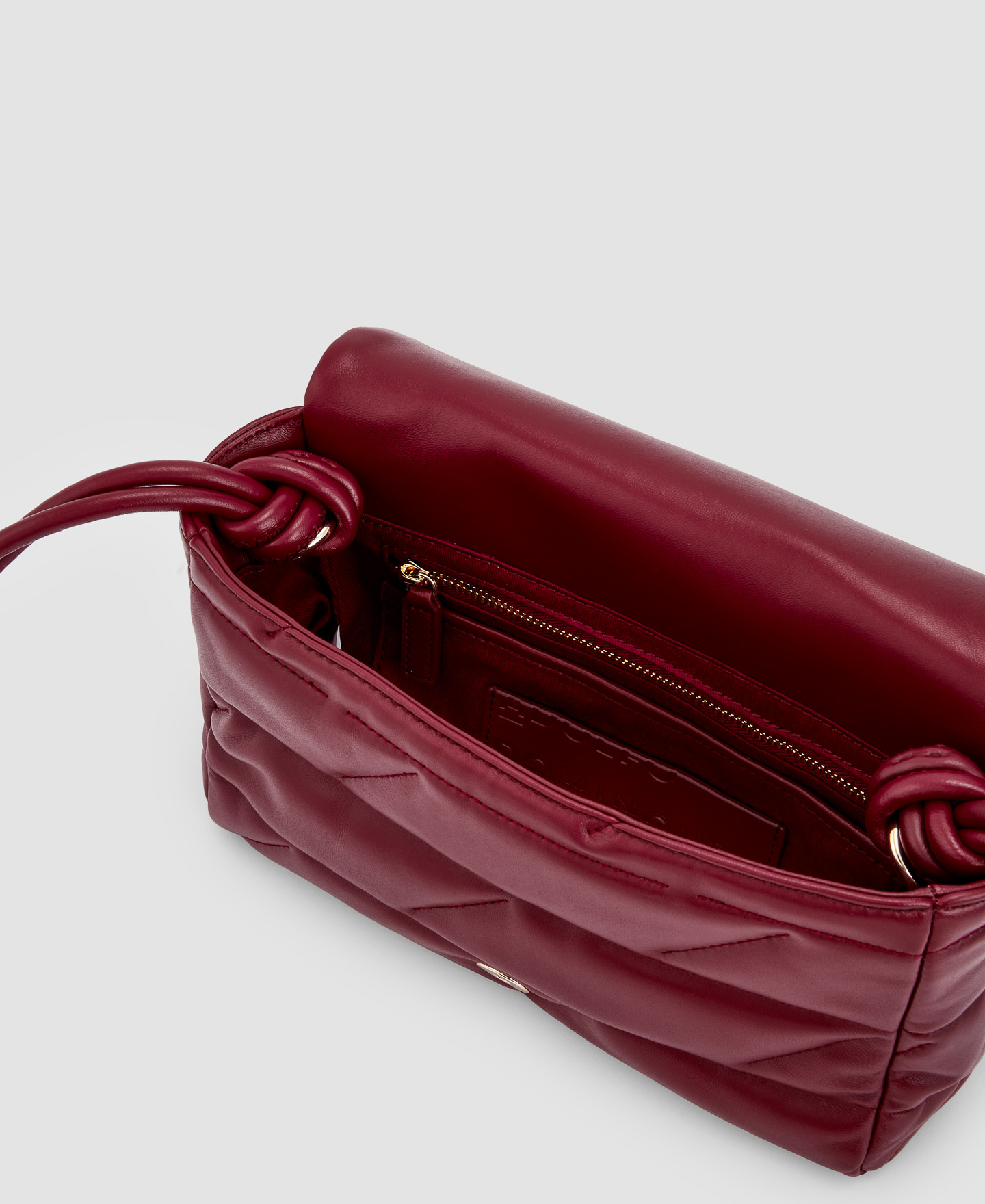 Bandolera en piel responsable image number 3