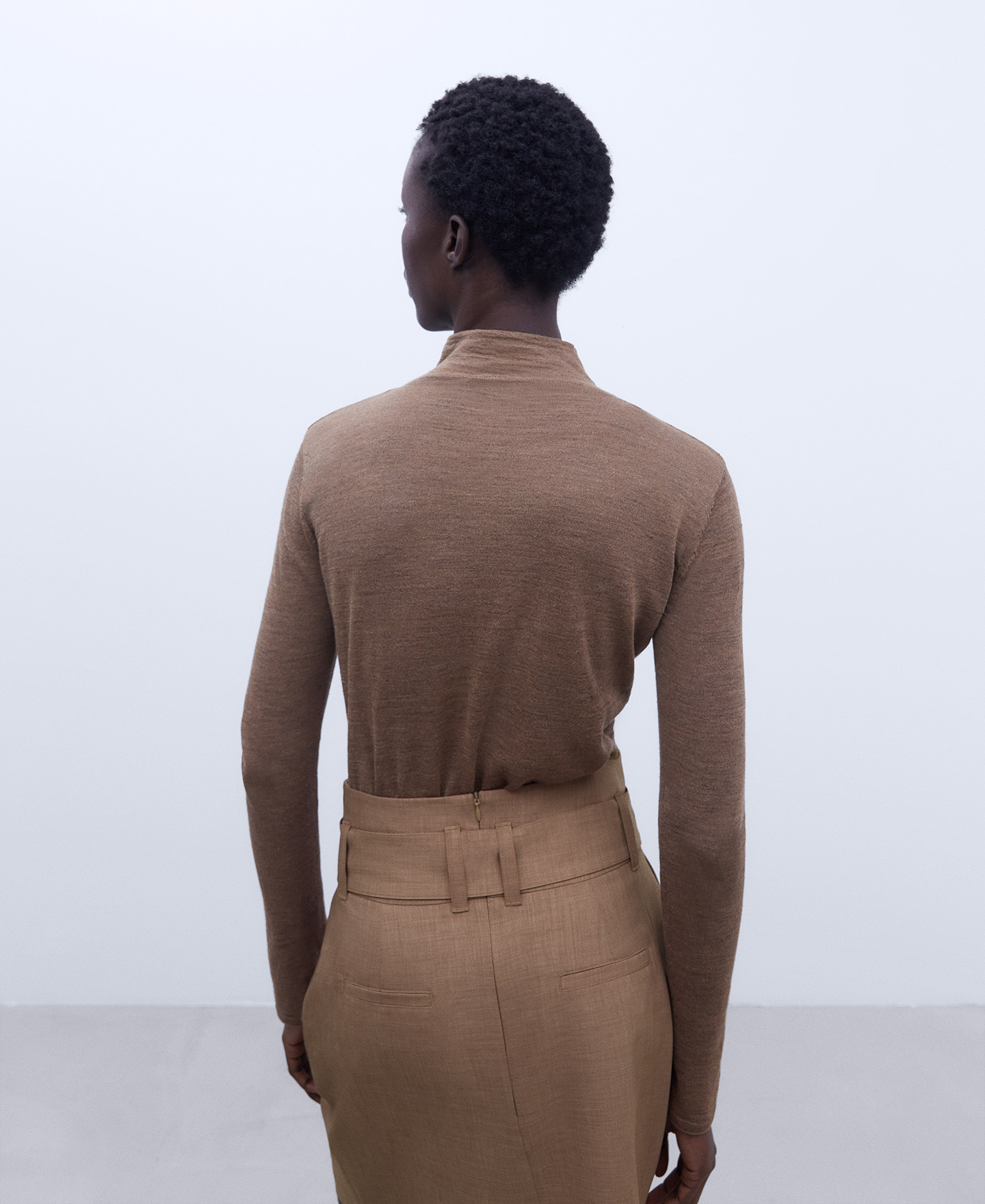 Linen and alpaca wool fabric sweater image number 2