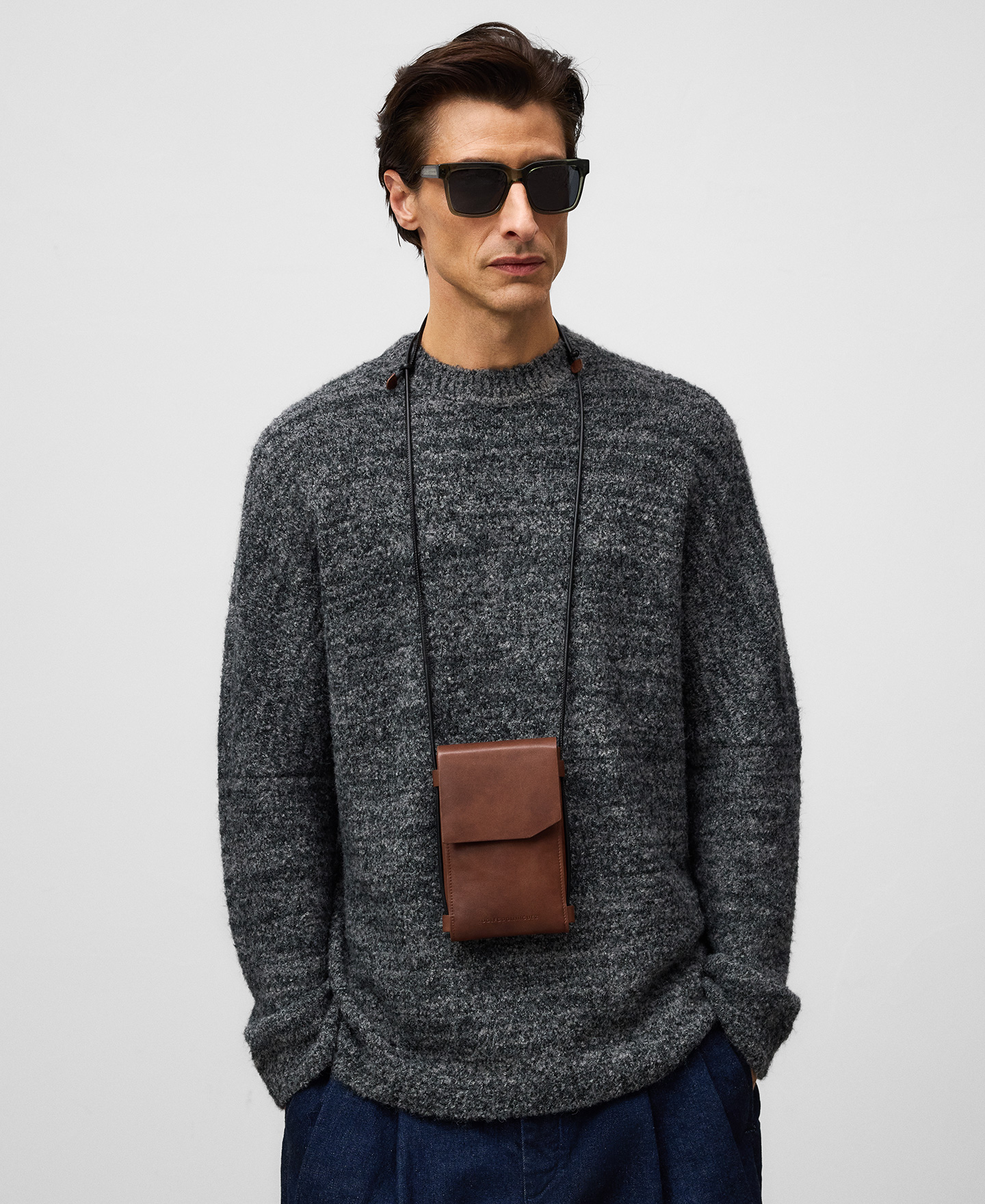 Leather mobile phone holder man image number 3