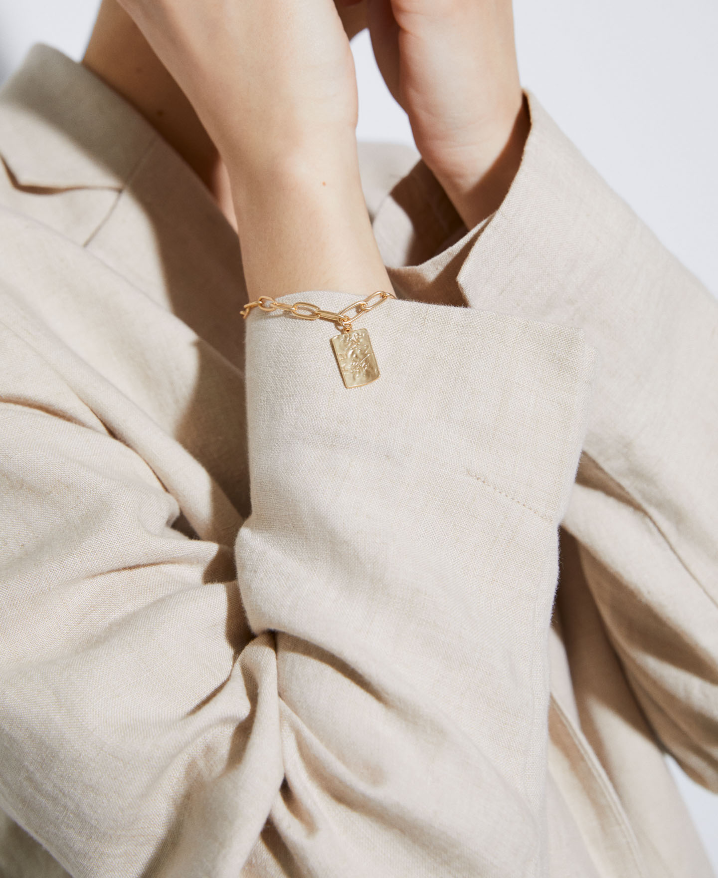 Metal bracelet with pressed motif image number 3