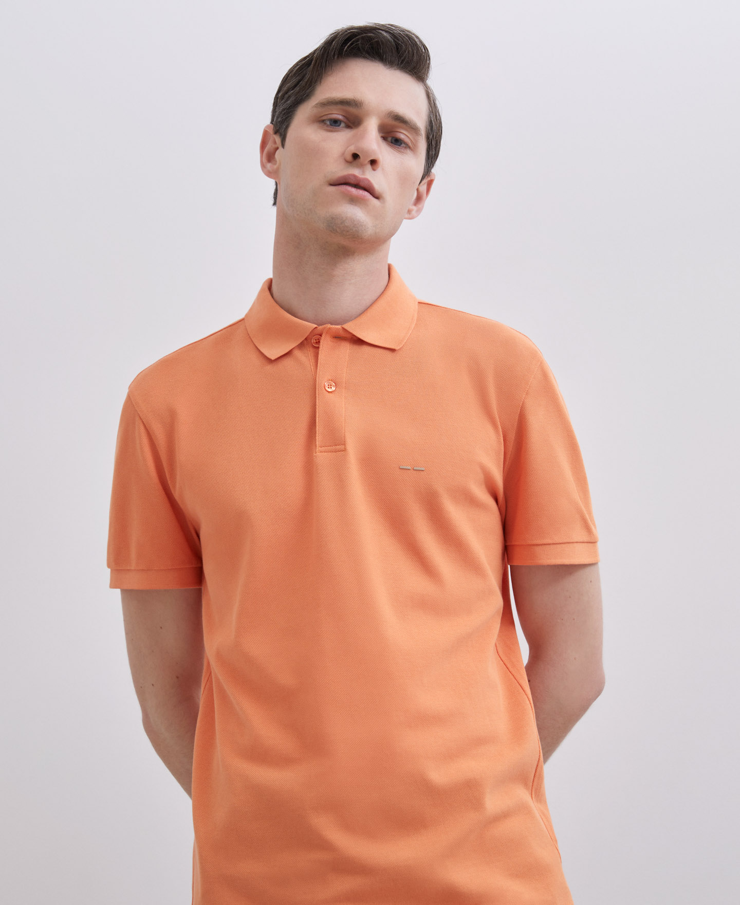 Polo algodón cuello camisero mostaza image number 2