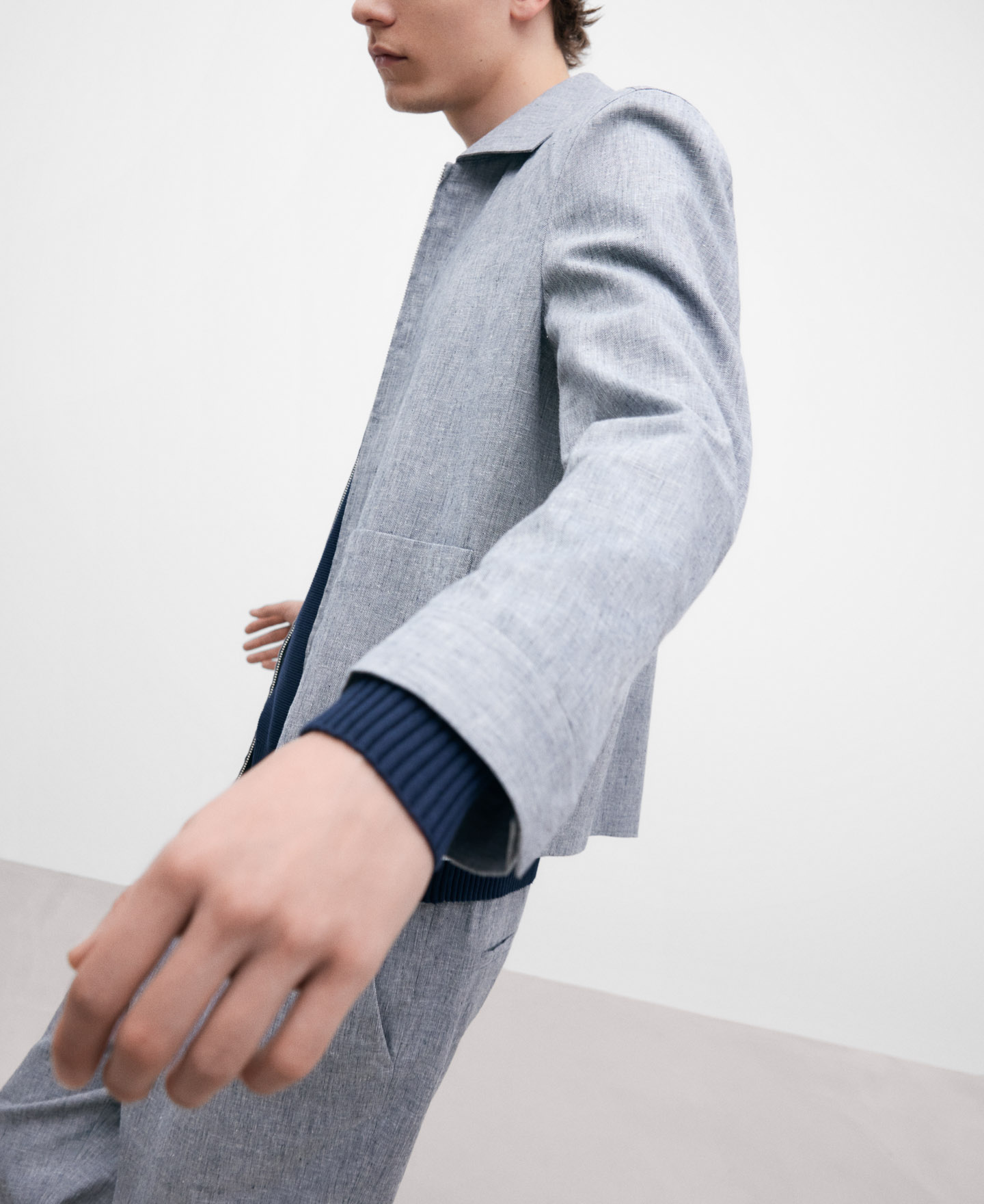Chaqueta azul melange con cremallera image number 4