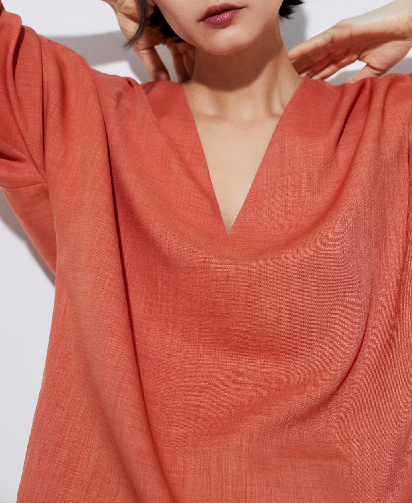 Recycled polyester V-neckline blouse image number 3