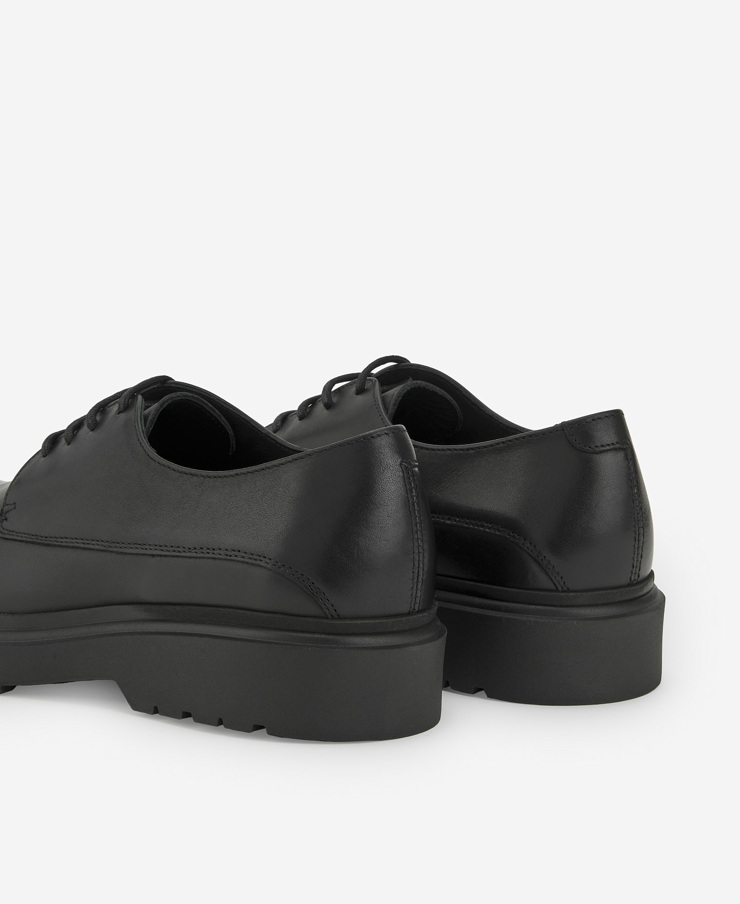 Black leather derby men's shoe image number 2
