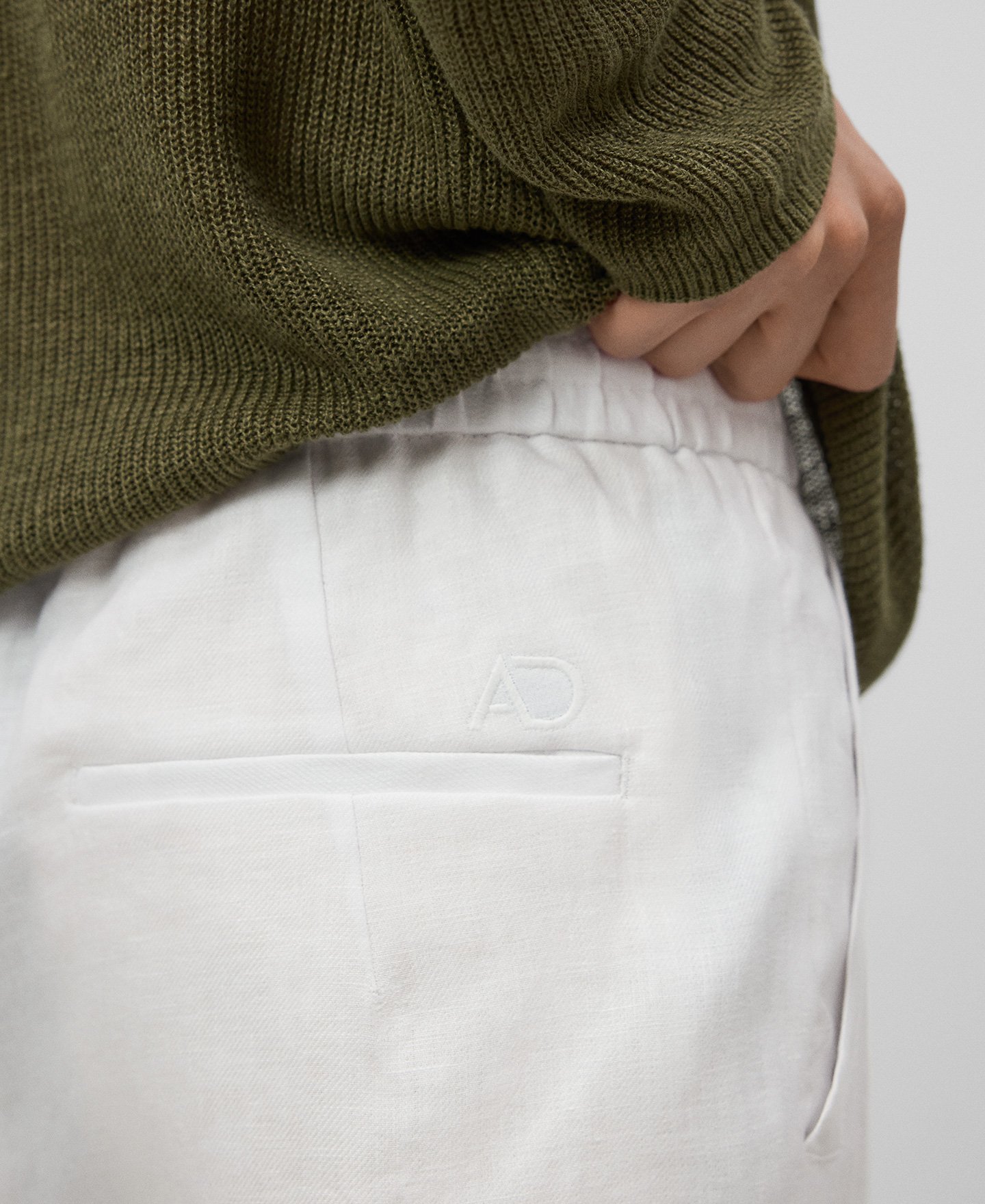 Pleated linen trousers man image number 3