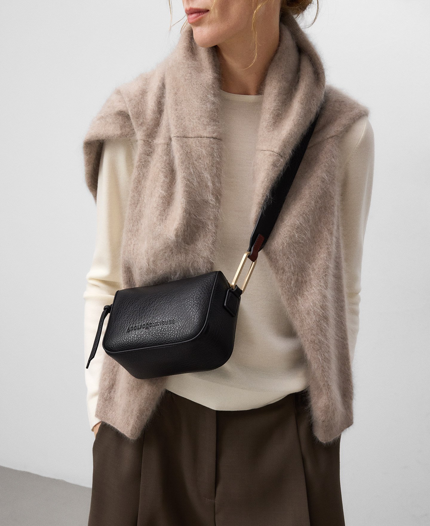 Non-Leather small crossbody woman image number 4