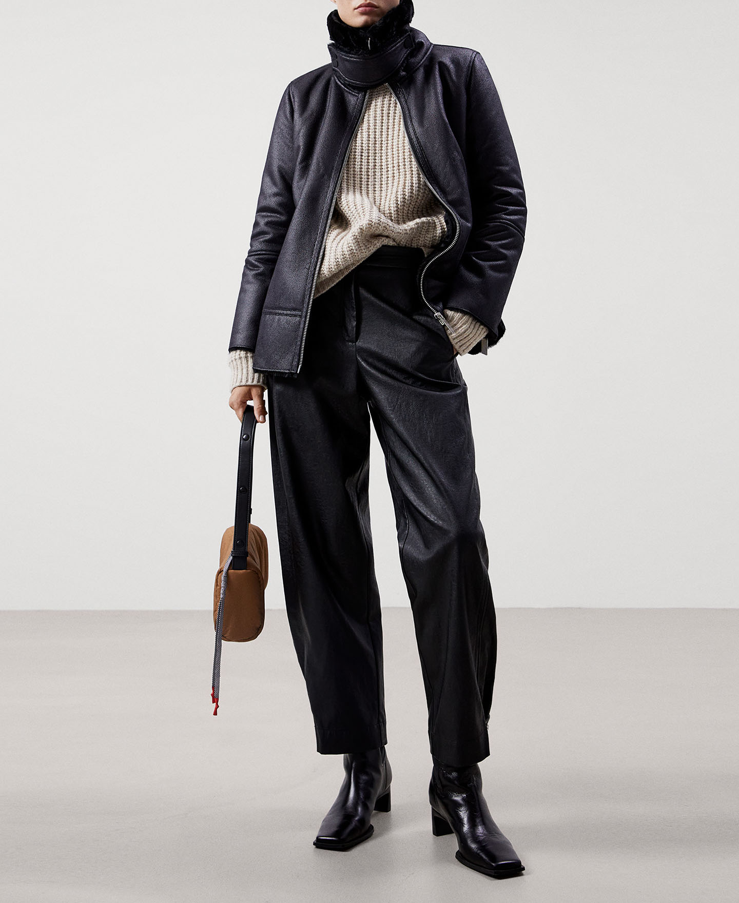 Aviator jacket in leather texture image number 1