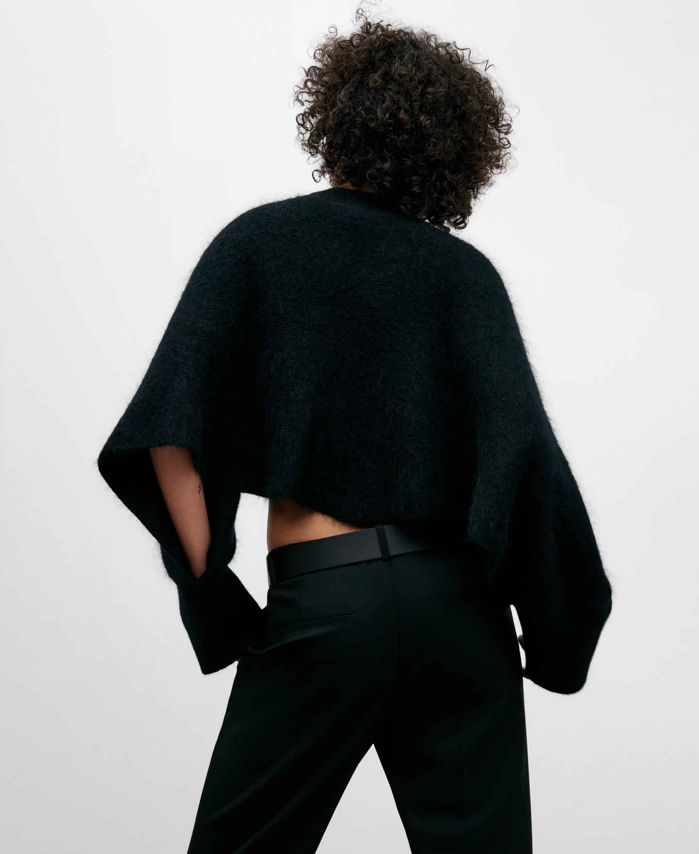 Black knitted scarf-collar for women image number 2