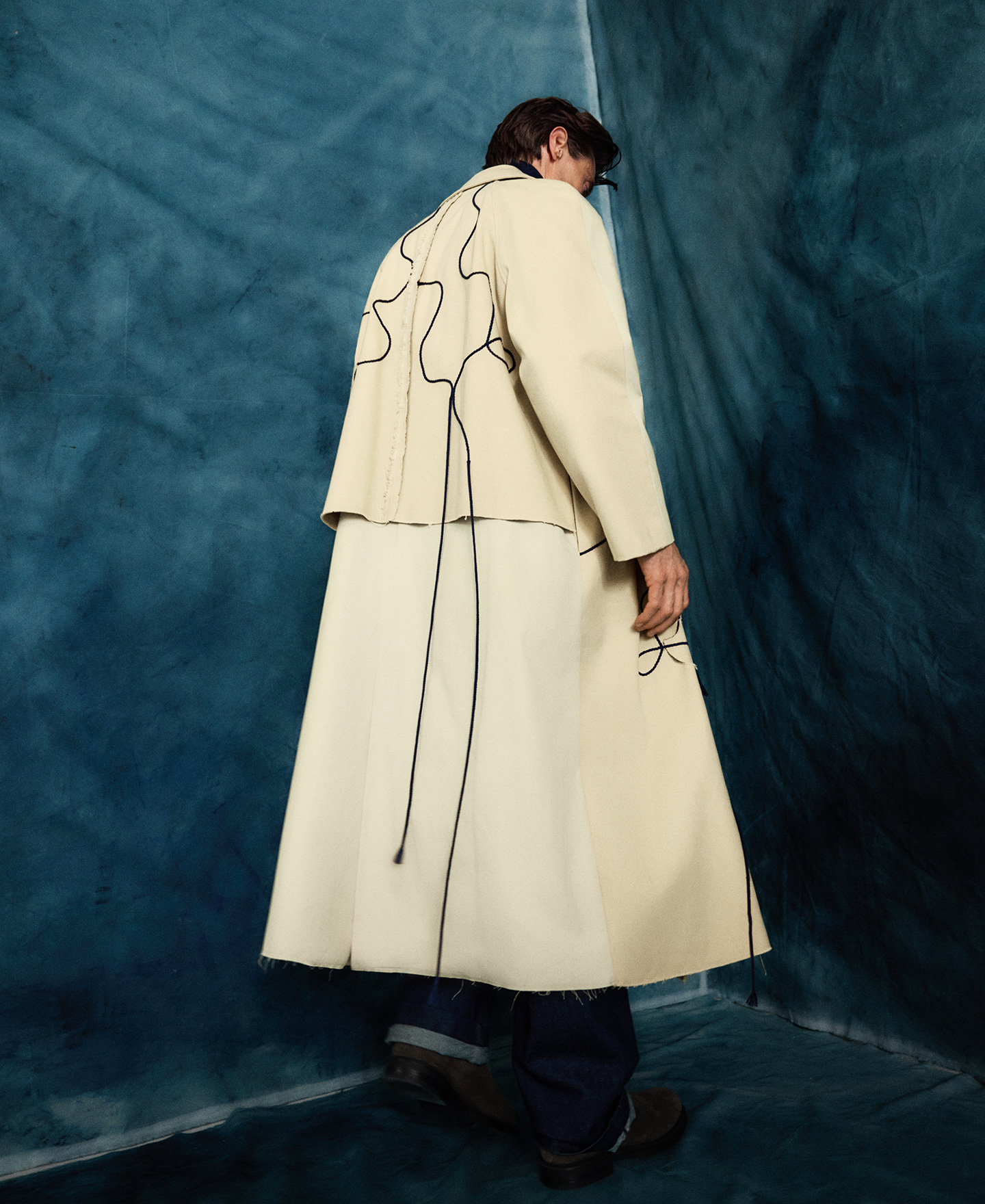 Mixed-fabric trench with drawcord man image number 3