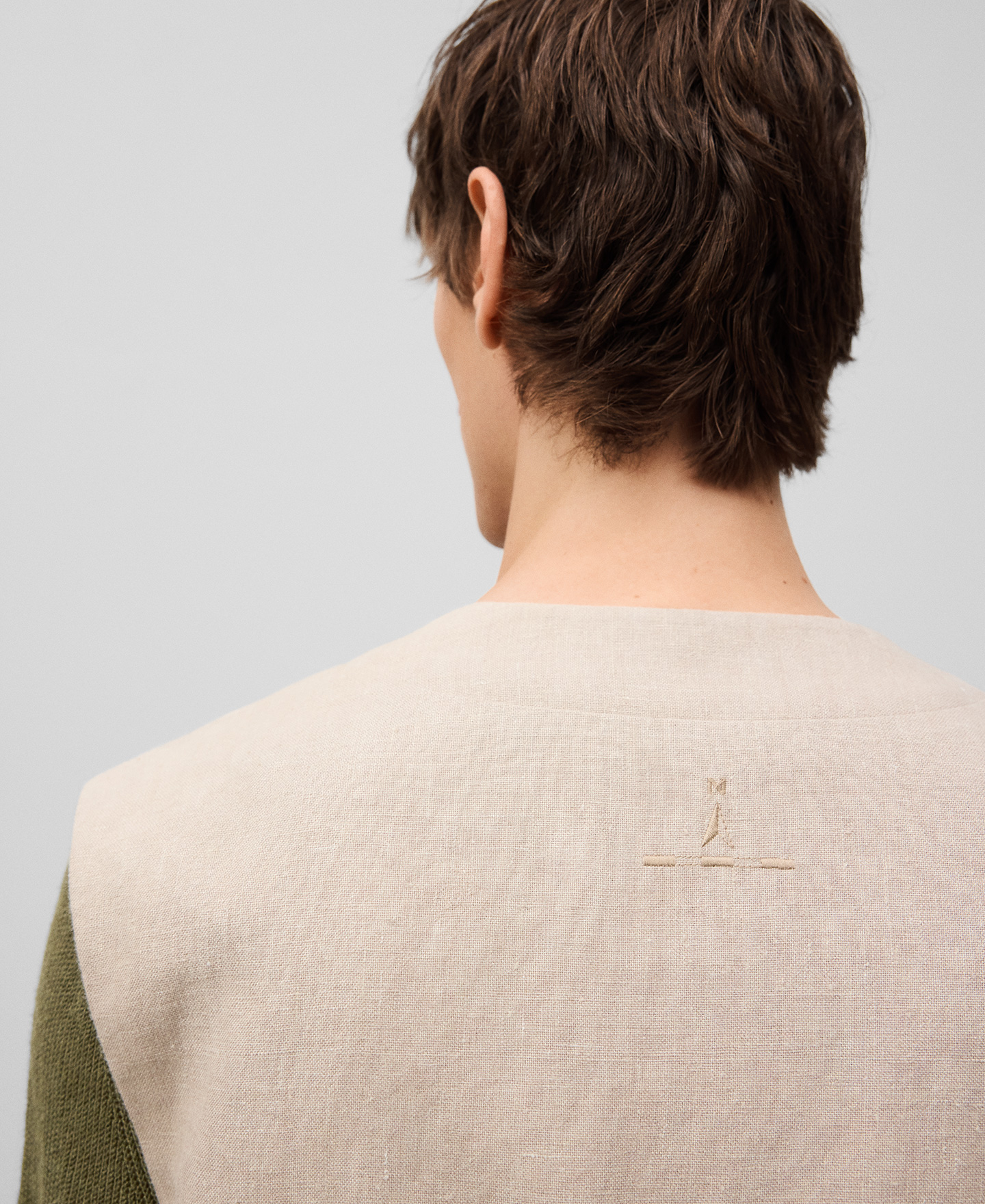 European linen waistcoat man image number 4