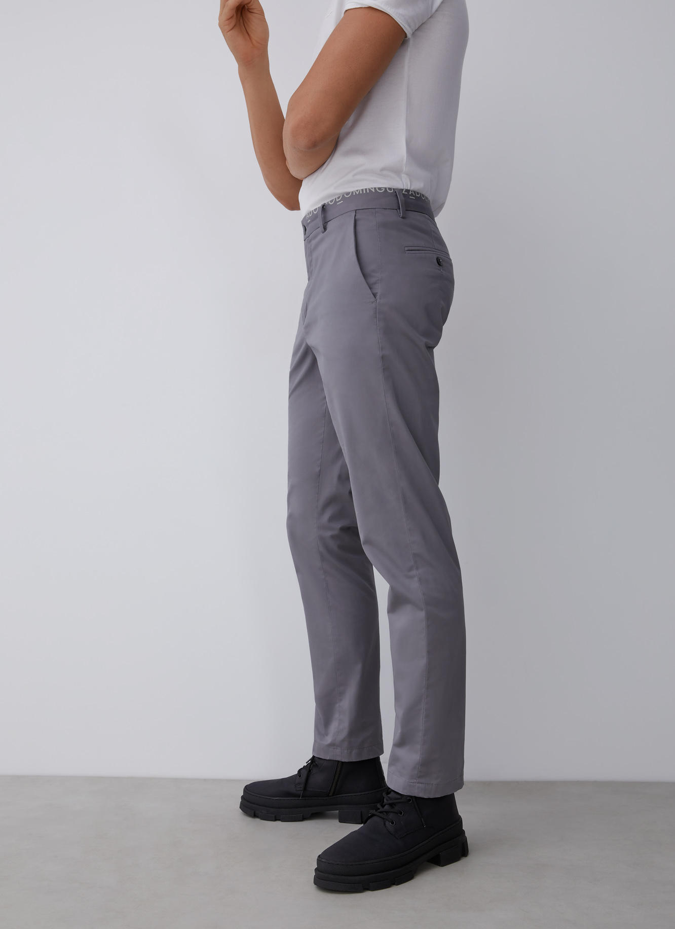 Elastic cotton trousers image number 4