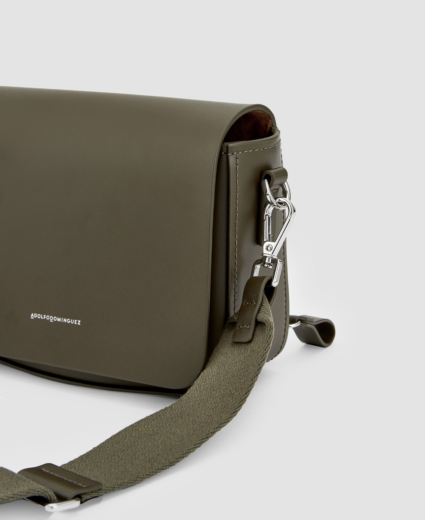 Bandolera en piel responsable image number 2