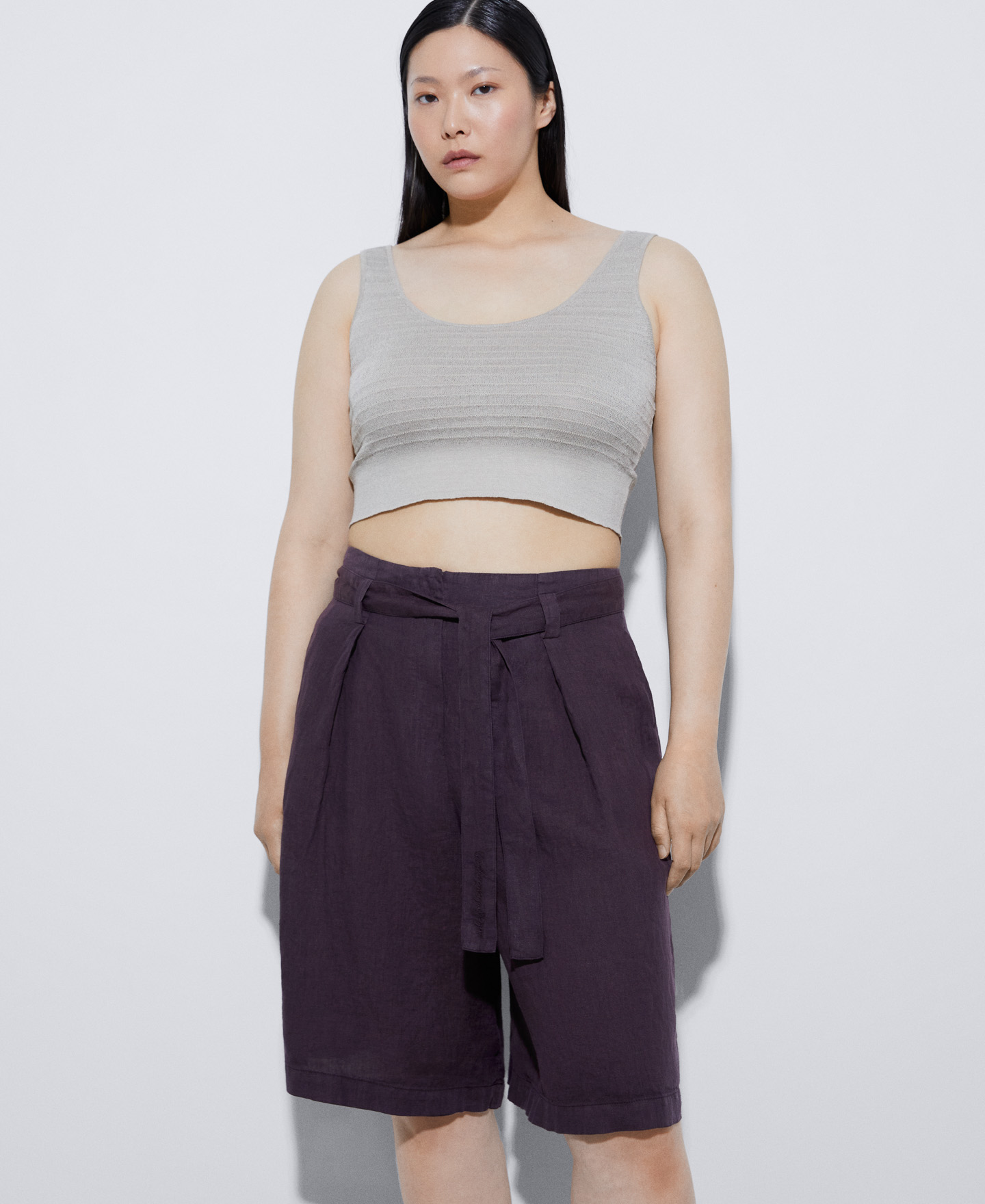 Knee-length linen Bermuda shorts image number 3
