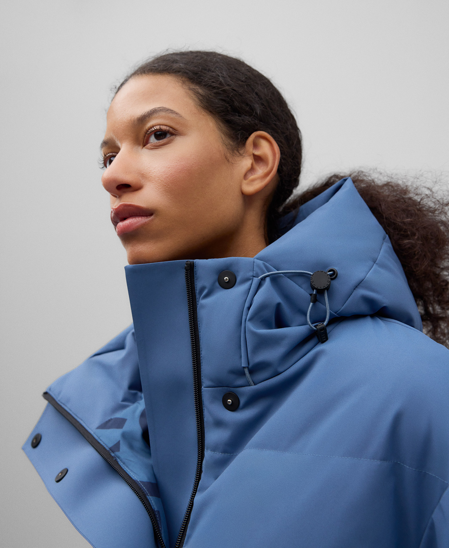 Hooded quilted jacket woman image number 3