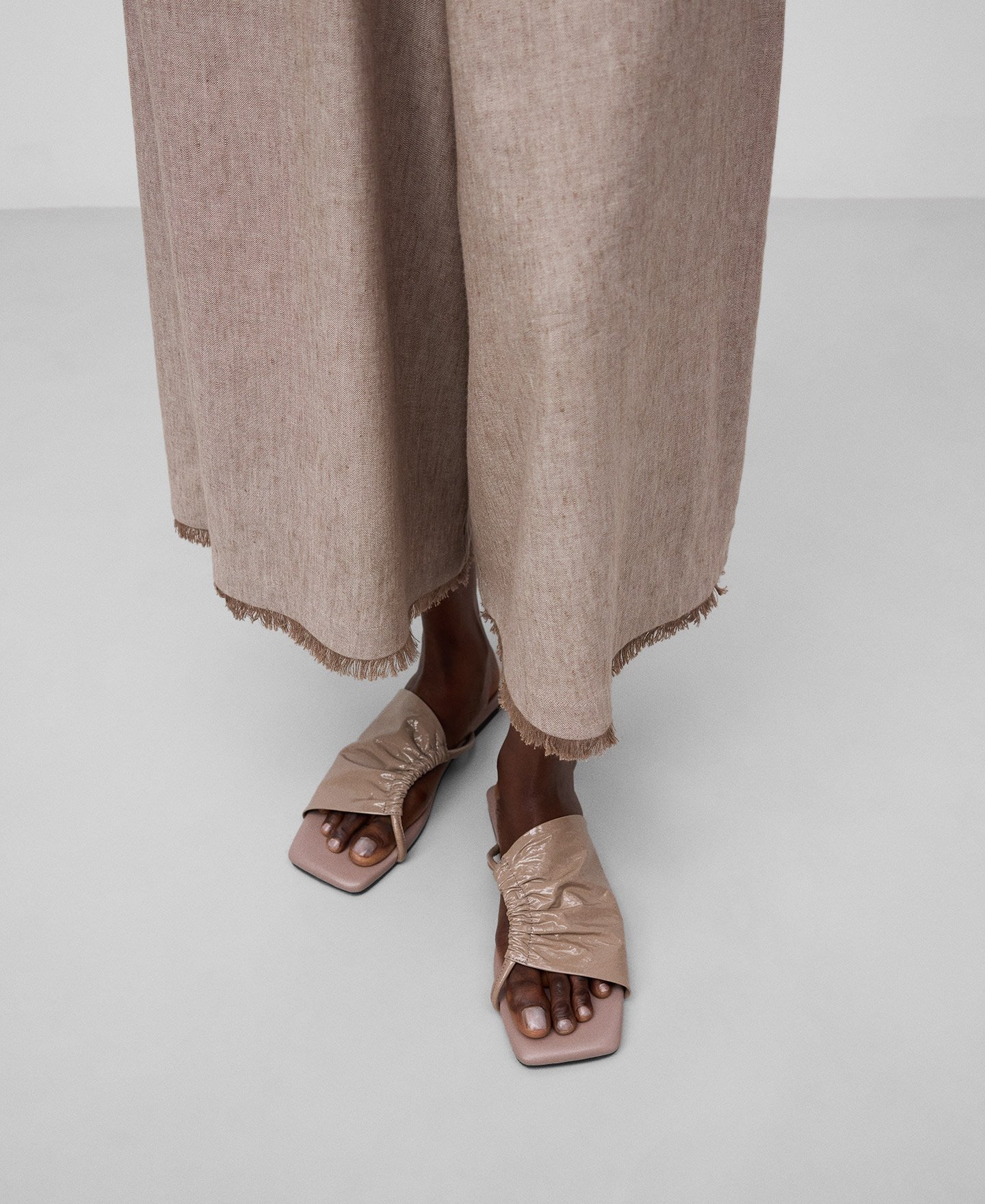Linen blend cropped trousers woman image number 3