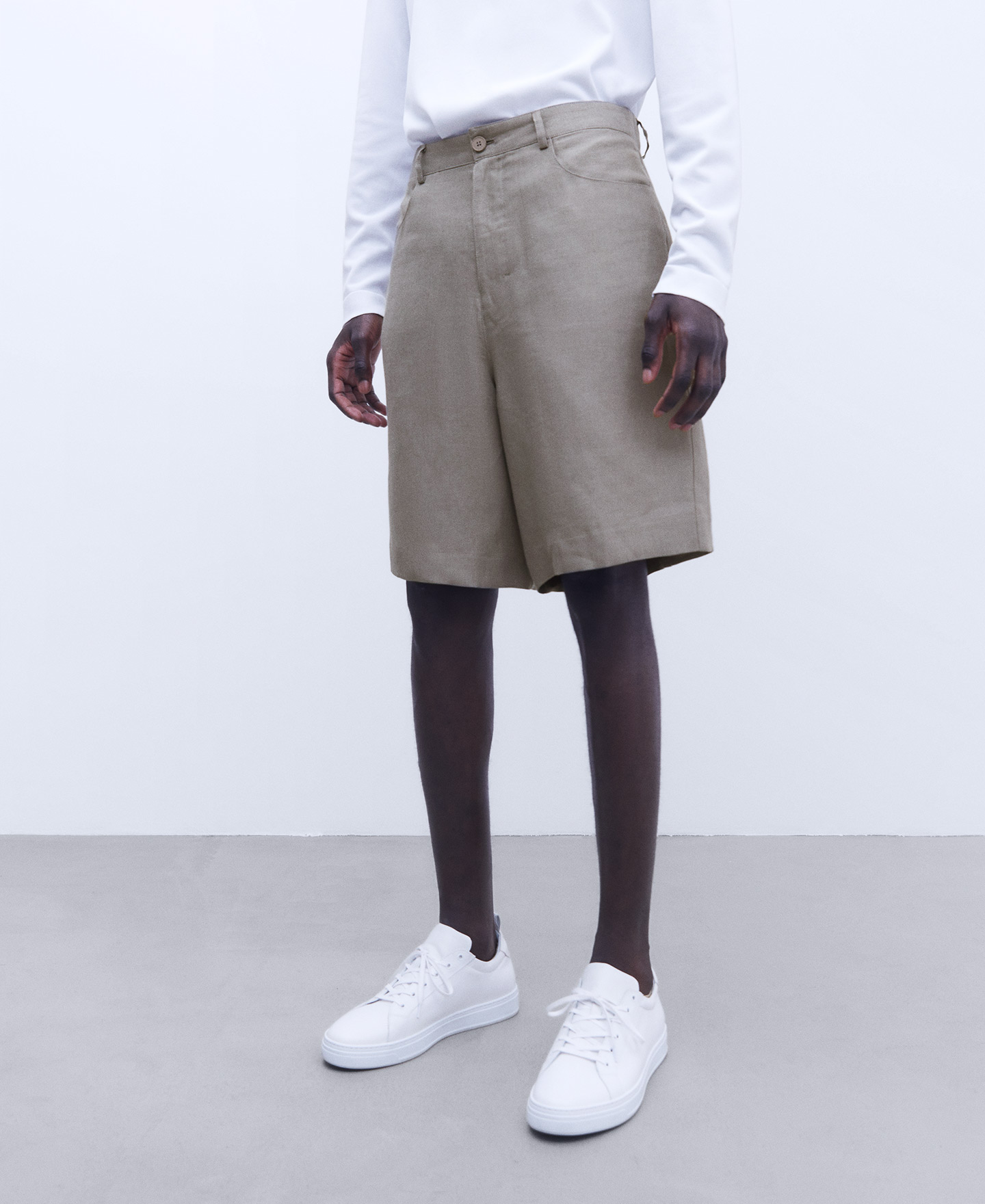 100% linen Bermuda shorts image number 0