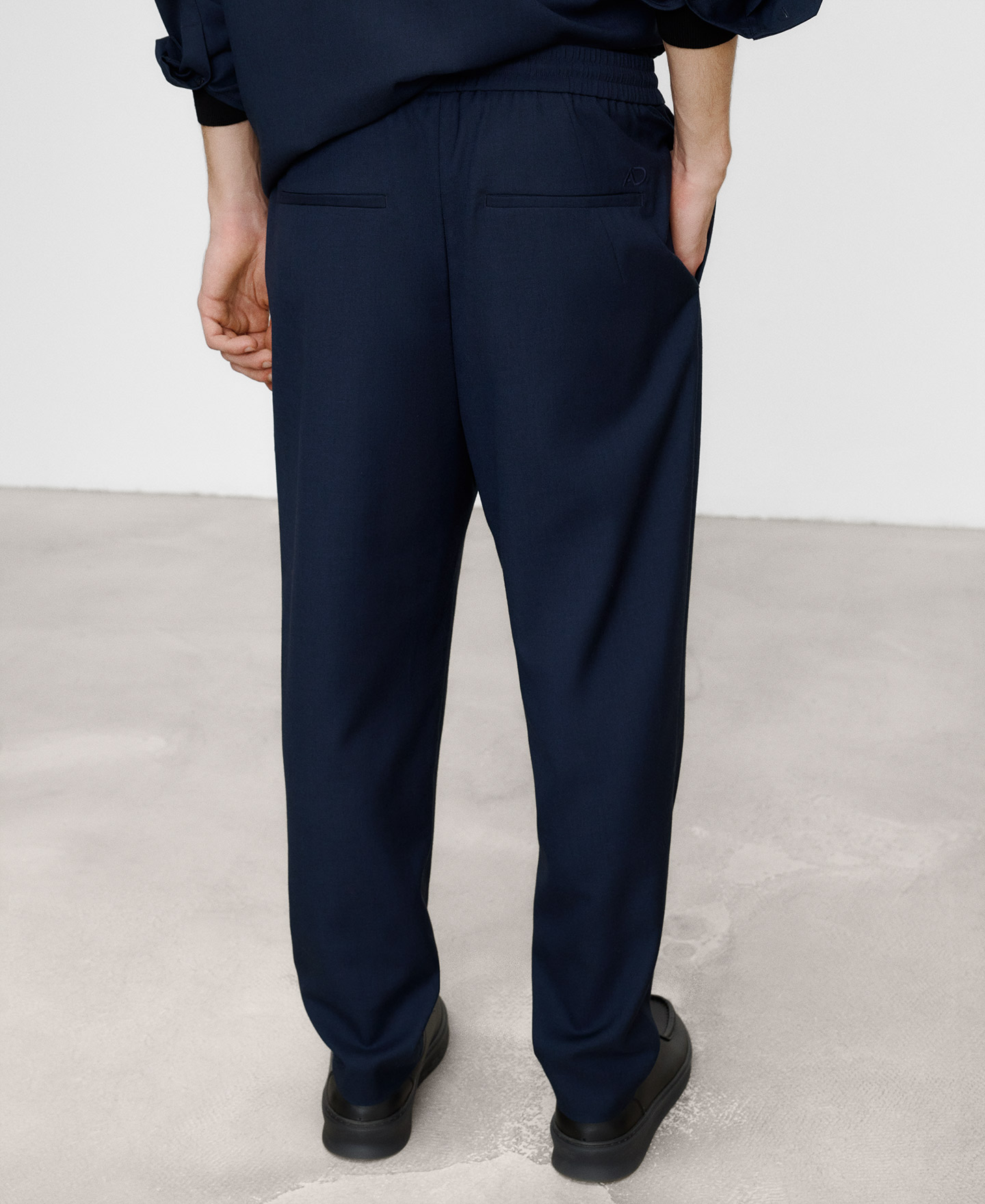 Pantal&oacute;n jogger pinzas image number 4