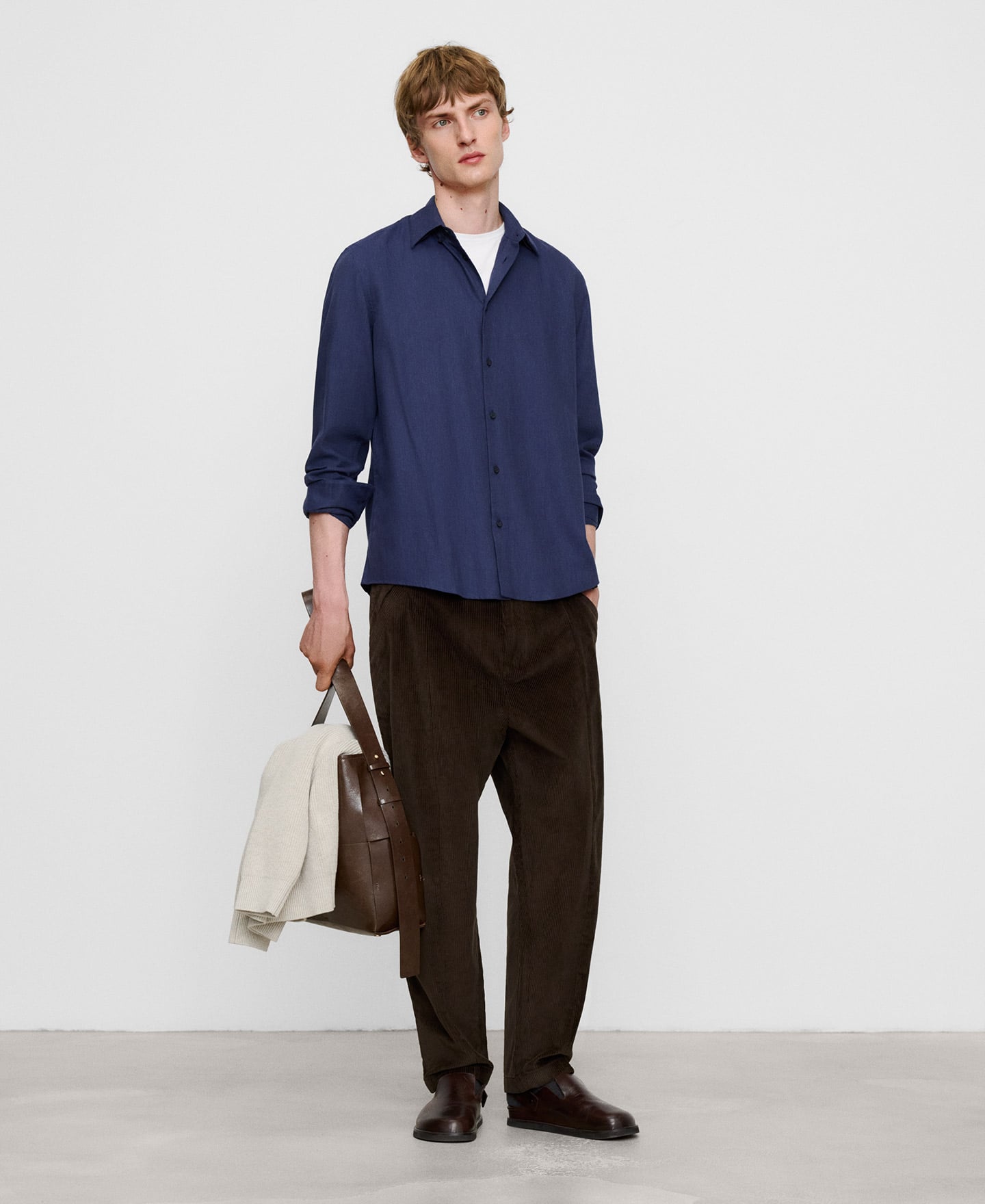 Regular fit spread collar shirt image number 1