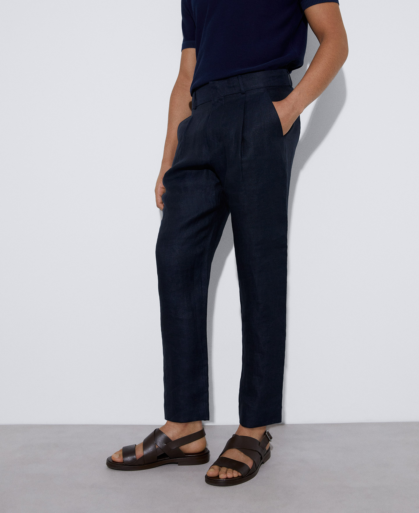 Carrot silhouette trousers with darts image number 0