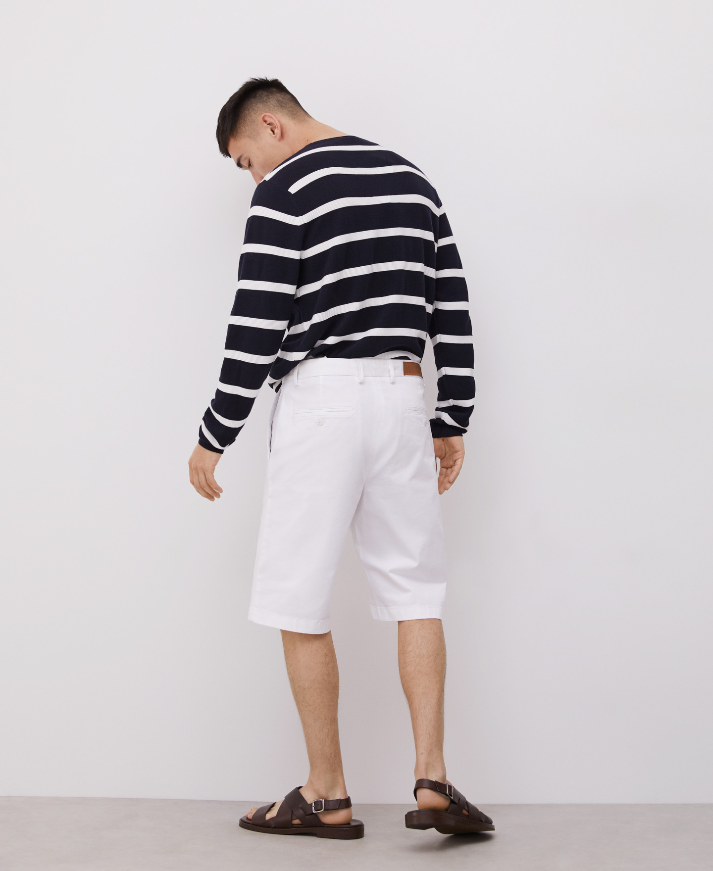 White shorts in organic cotton image number 2