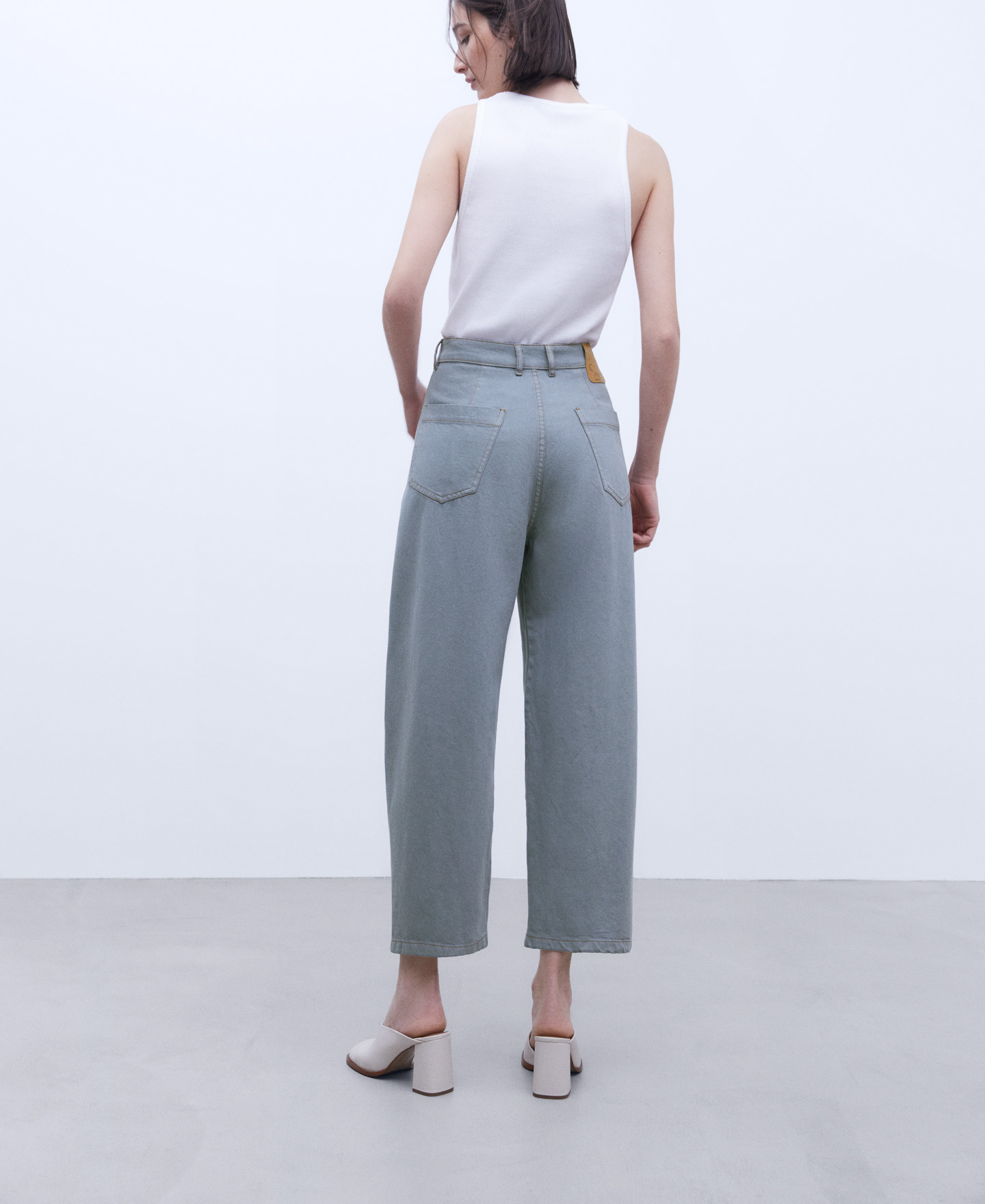 Cotton banana fit jeans image number 2