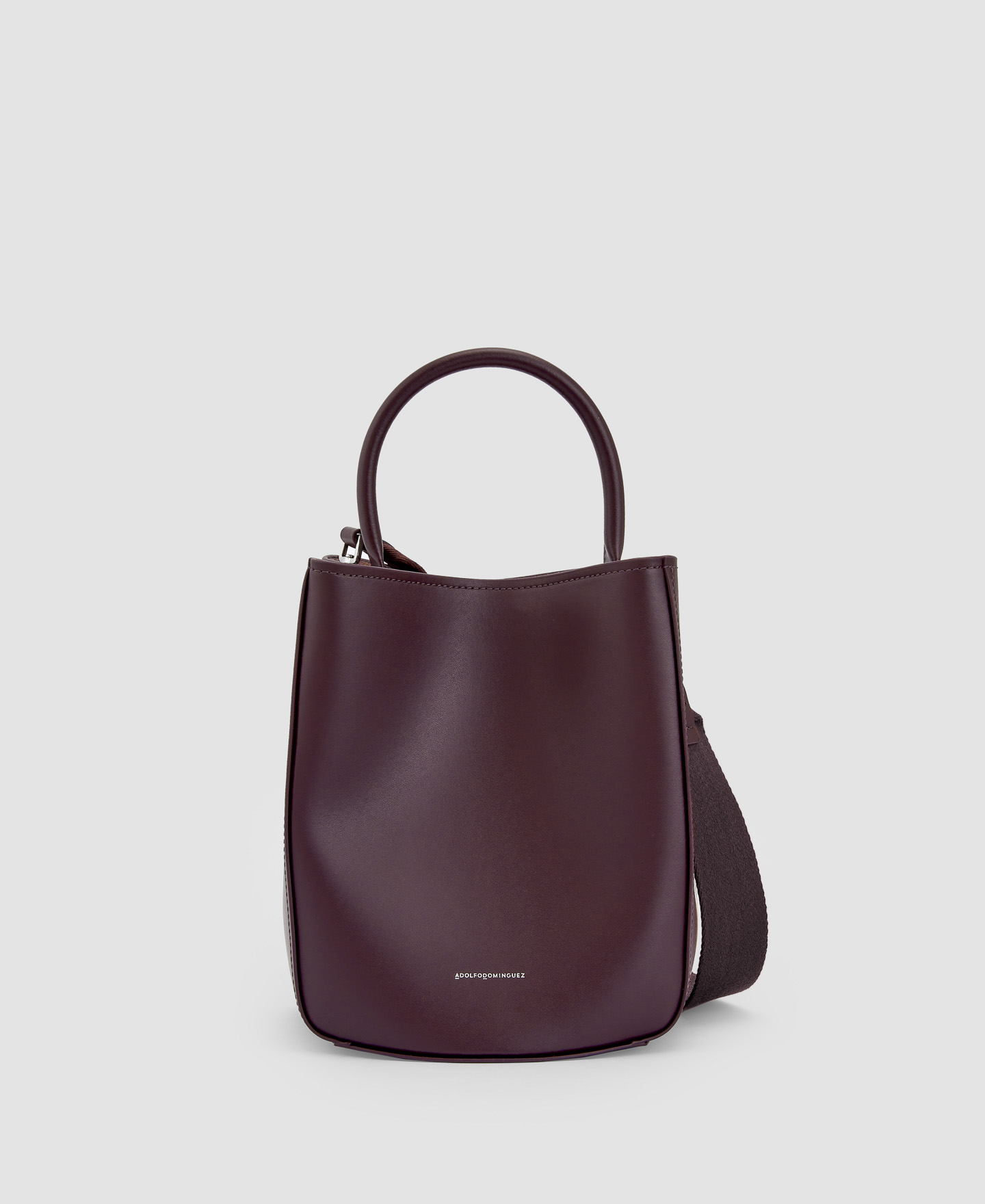Responsible leather bucket bag image number 0