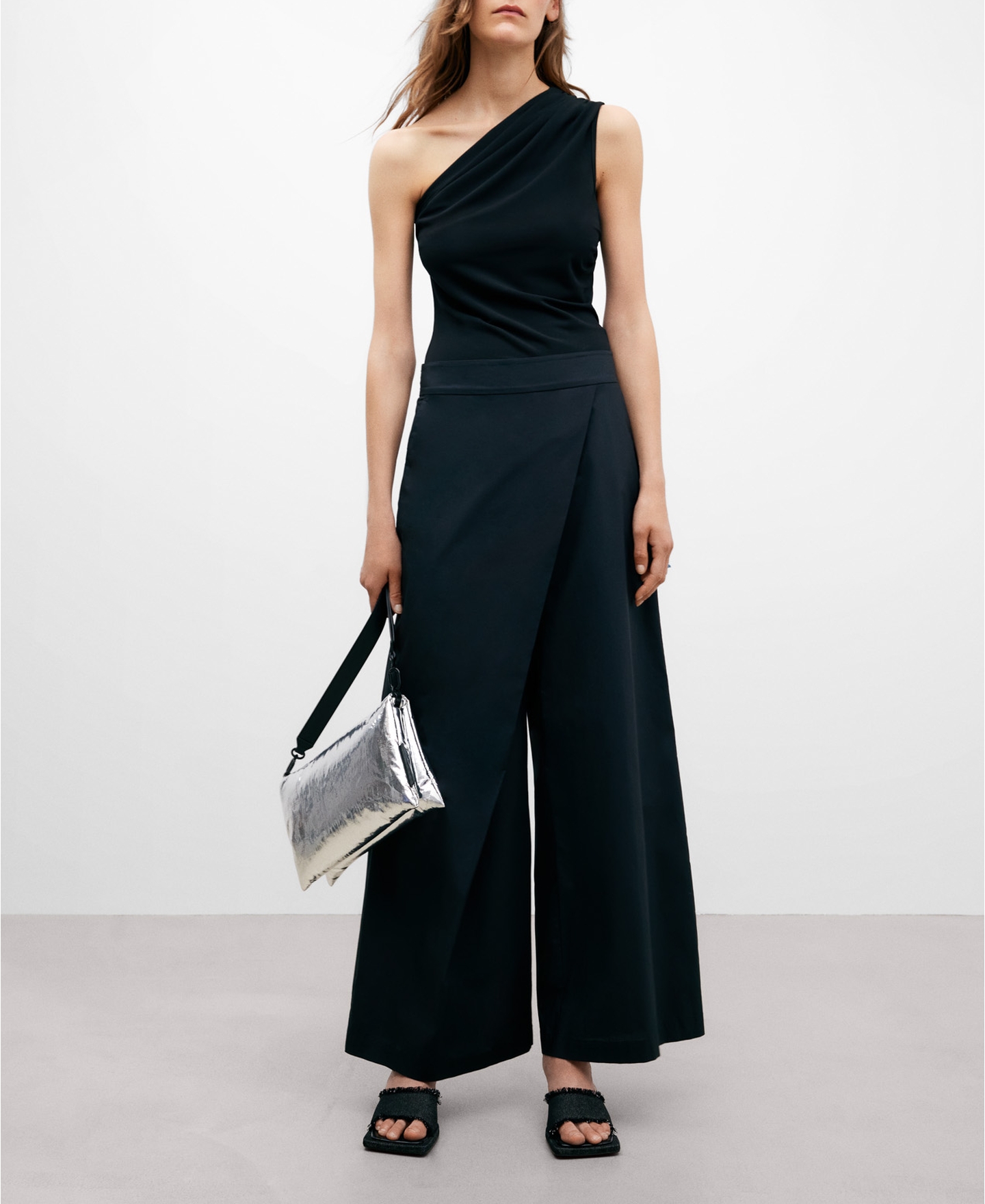 Asymmetric black draped T-shirt image number 1