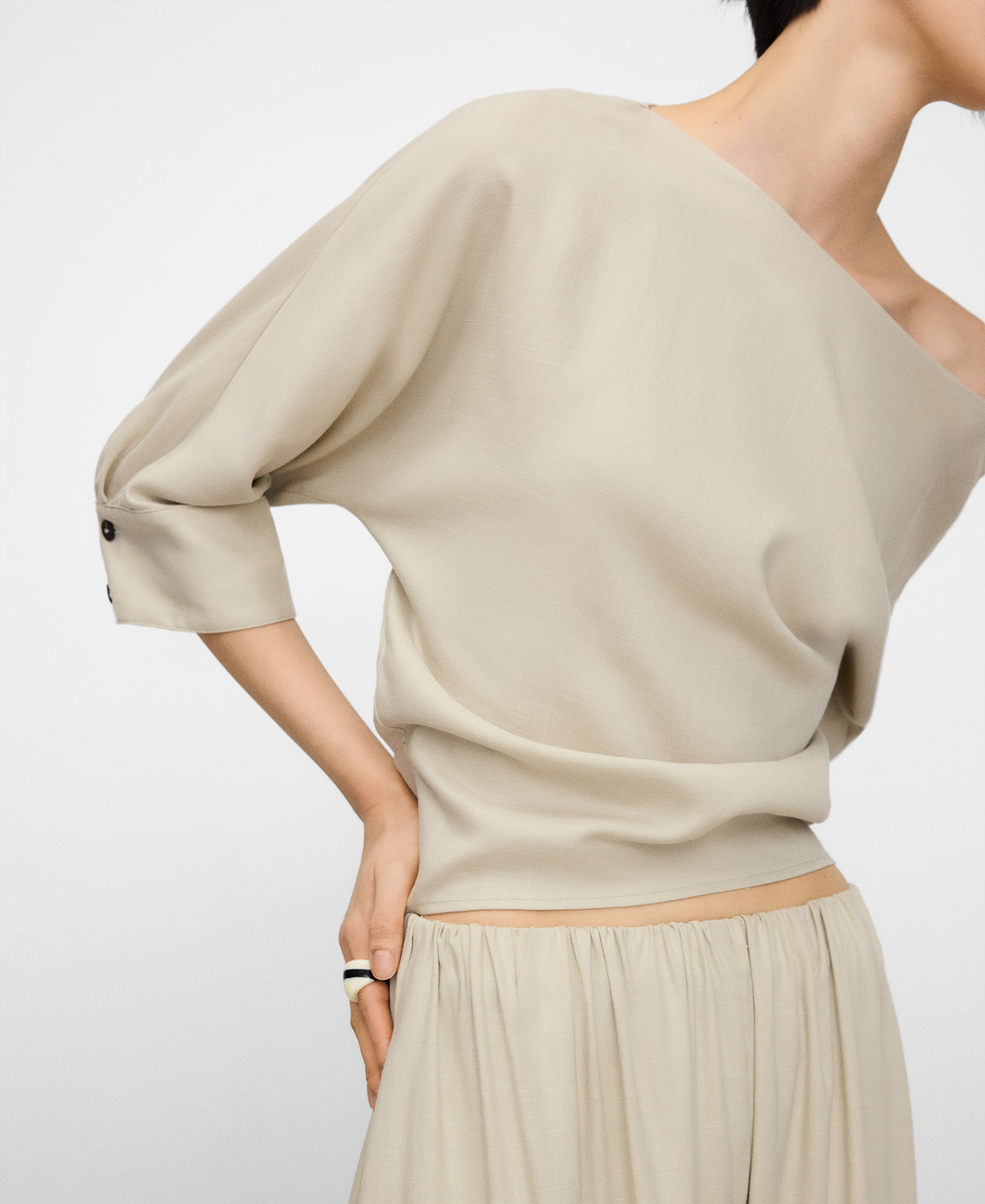 Fluid pleated trousers image number 3