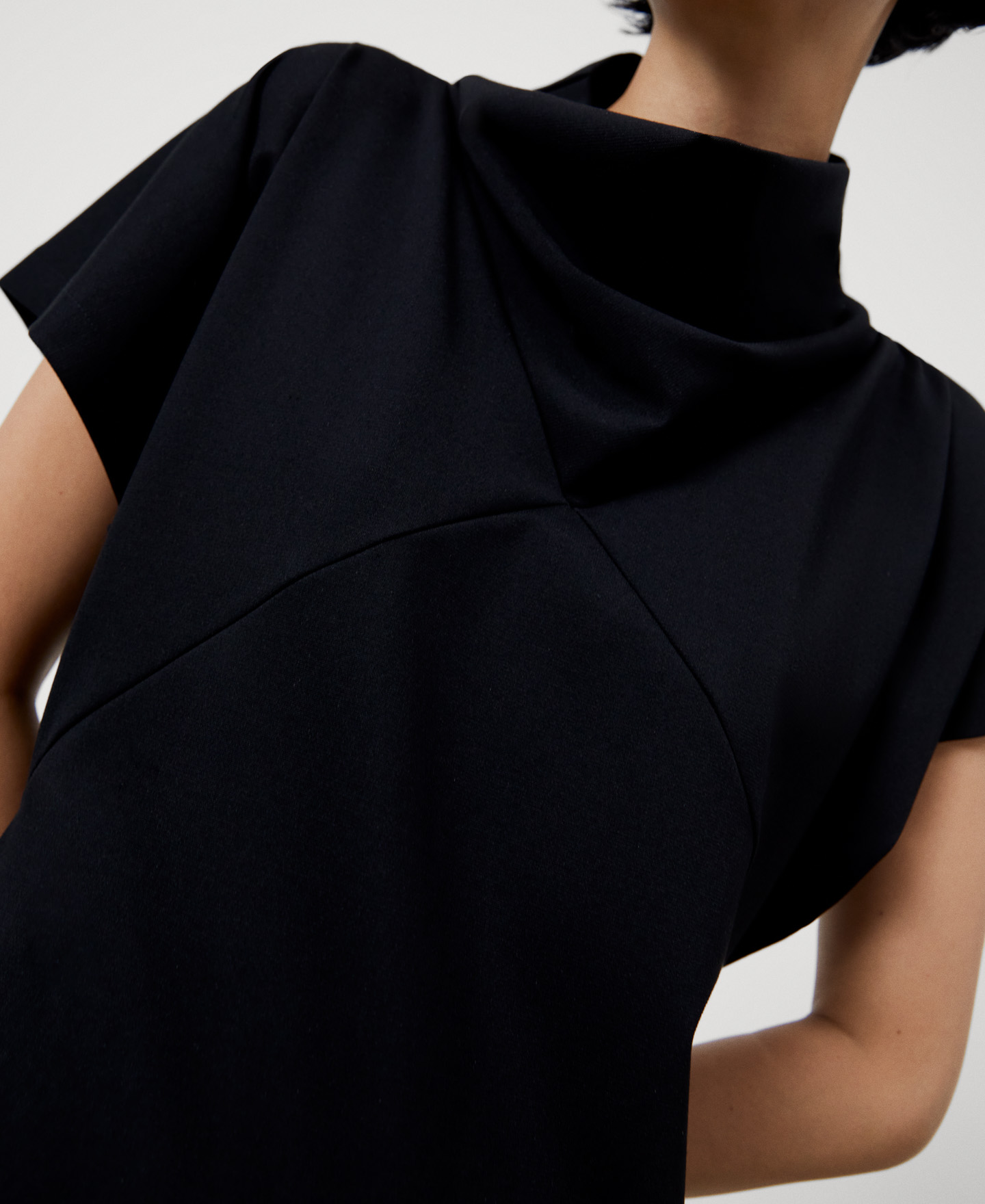 Vestido drapeado en nailon reciclado image number 3