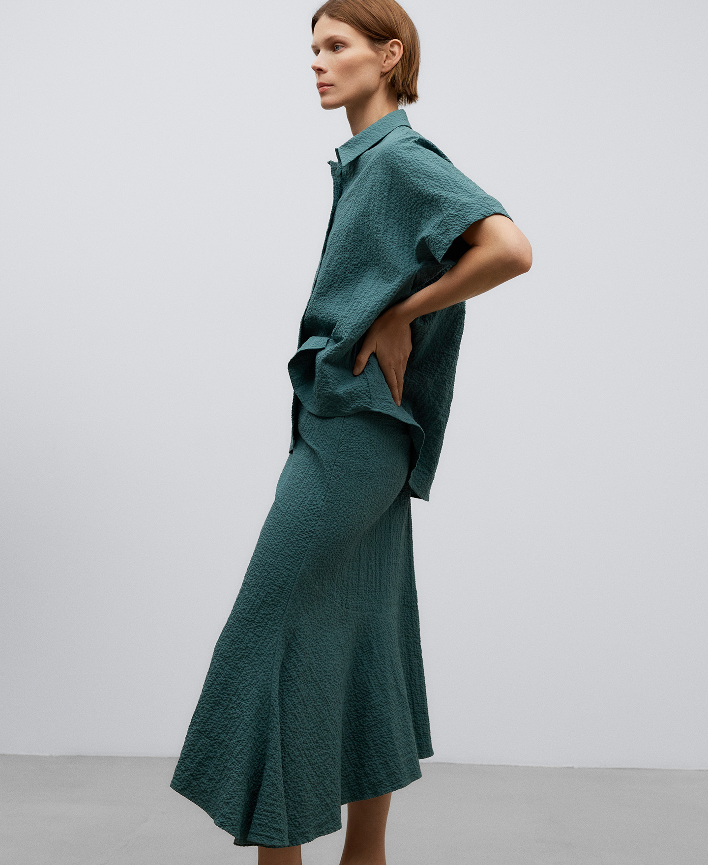 Jupe asymétrique en coton vert pour femme image number 3